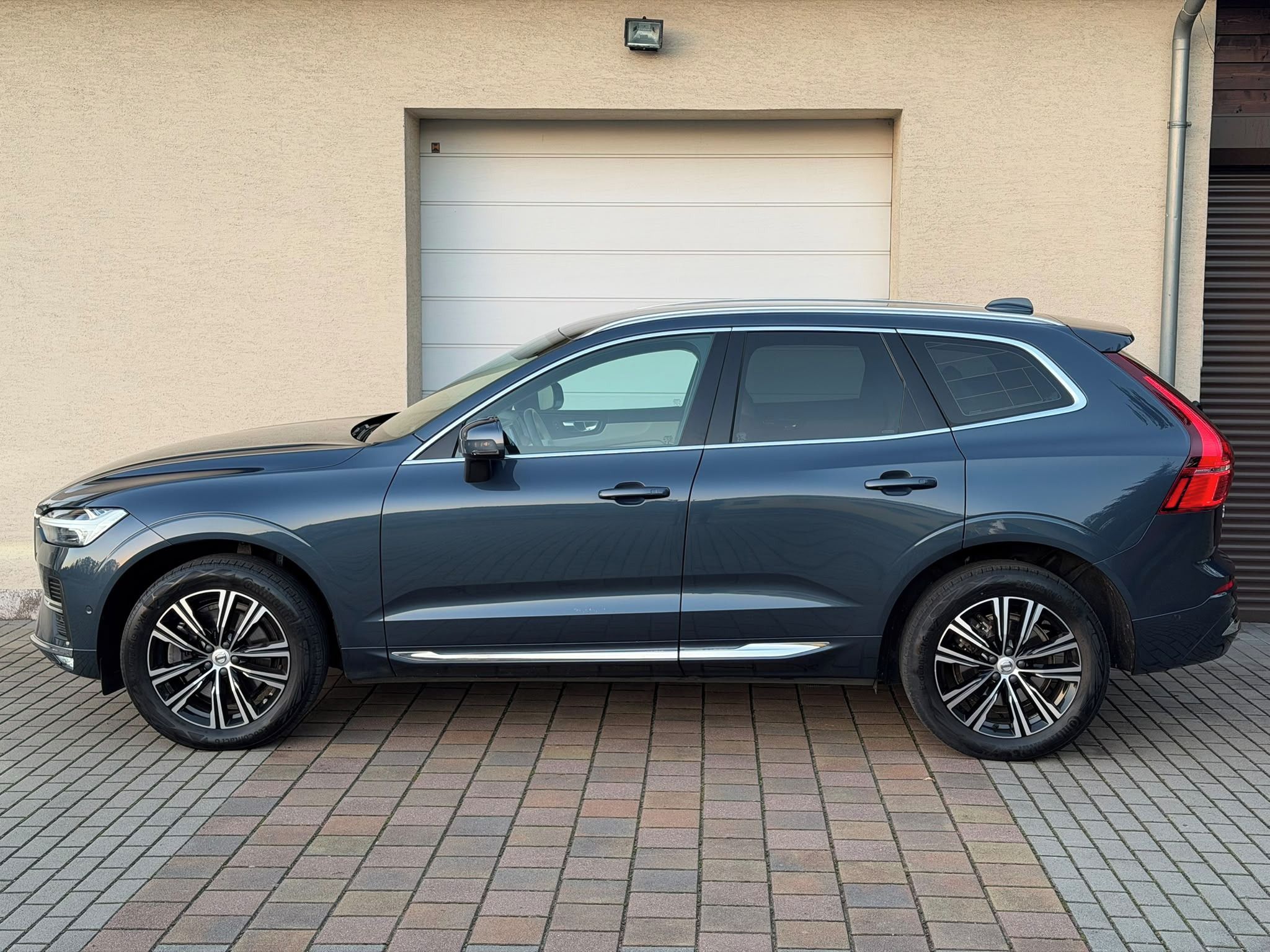 Volvo XC60, B5 AWD Inscription, 1. maj. - fotka 2