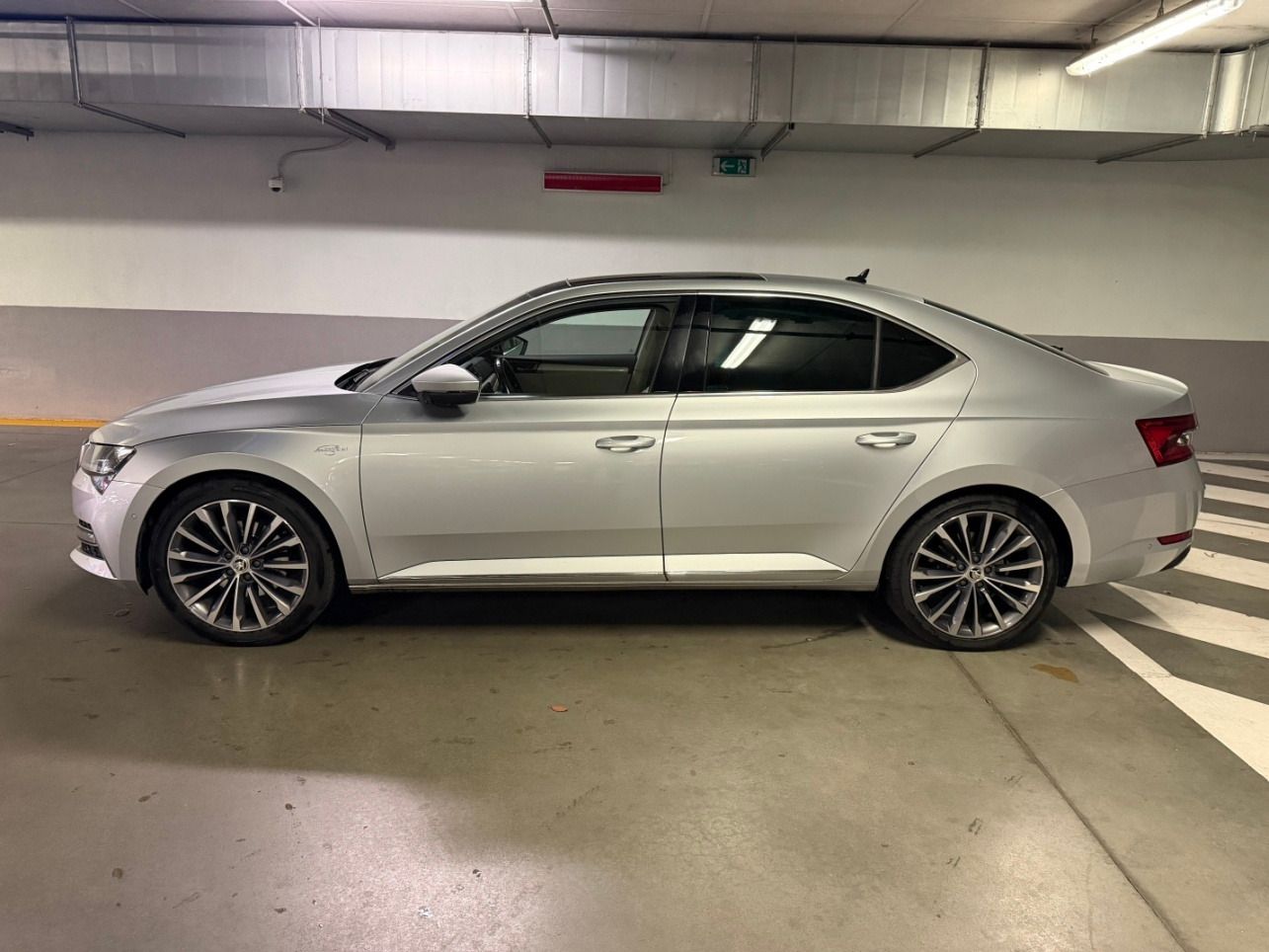Škoda Superb, 2.0 Tdi 147kw DSG L&k, max.výb - fotka 2