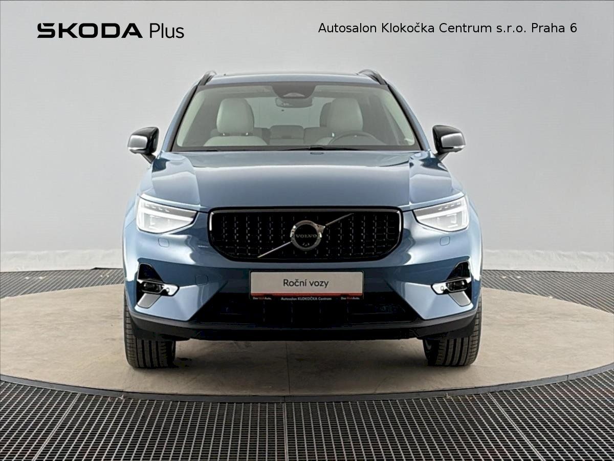 Volvo XC40, B4145 kW Dark Ultimate AT - fotka 4