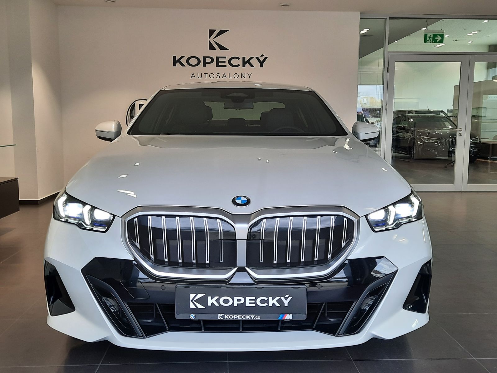 BMW Řada 5, 520d xDrive Sedan M Sport - fotka 2