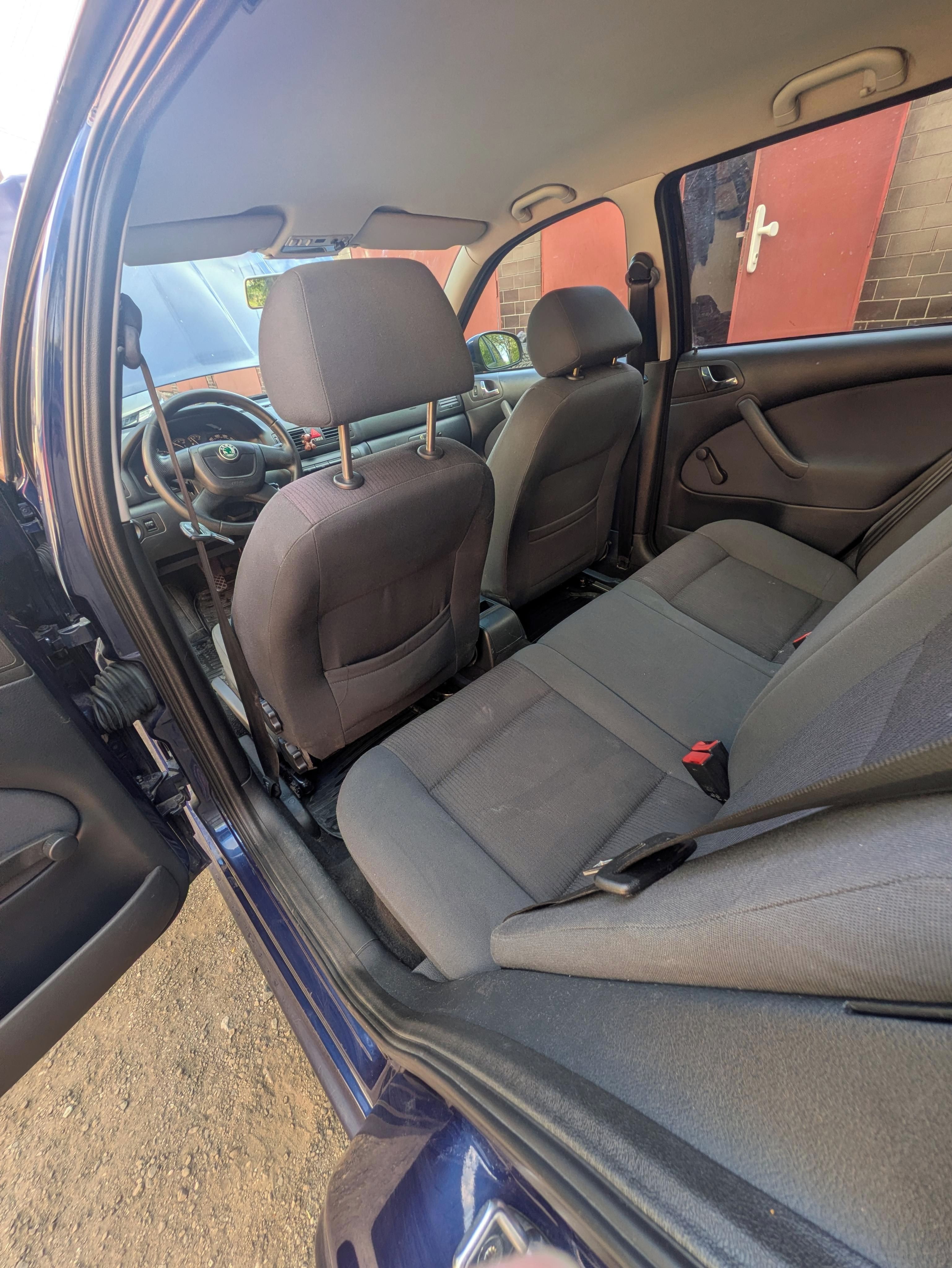 Škoda Octavia, Tour 1.9TDI 74Kw 2009 - fotka 6