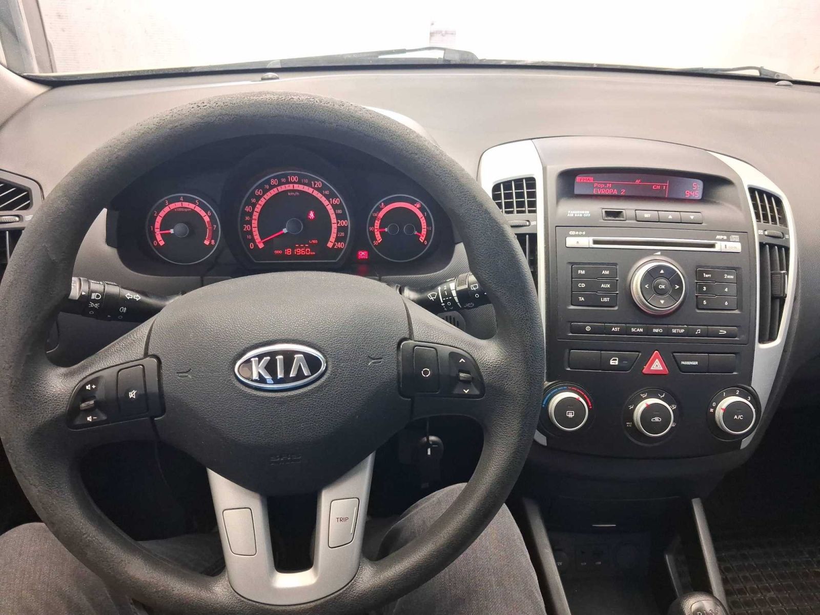 Kia Cee´d, 1.4 CVVT, ČR,1.maj, Serv.kniha - fotka 3