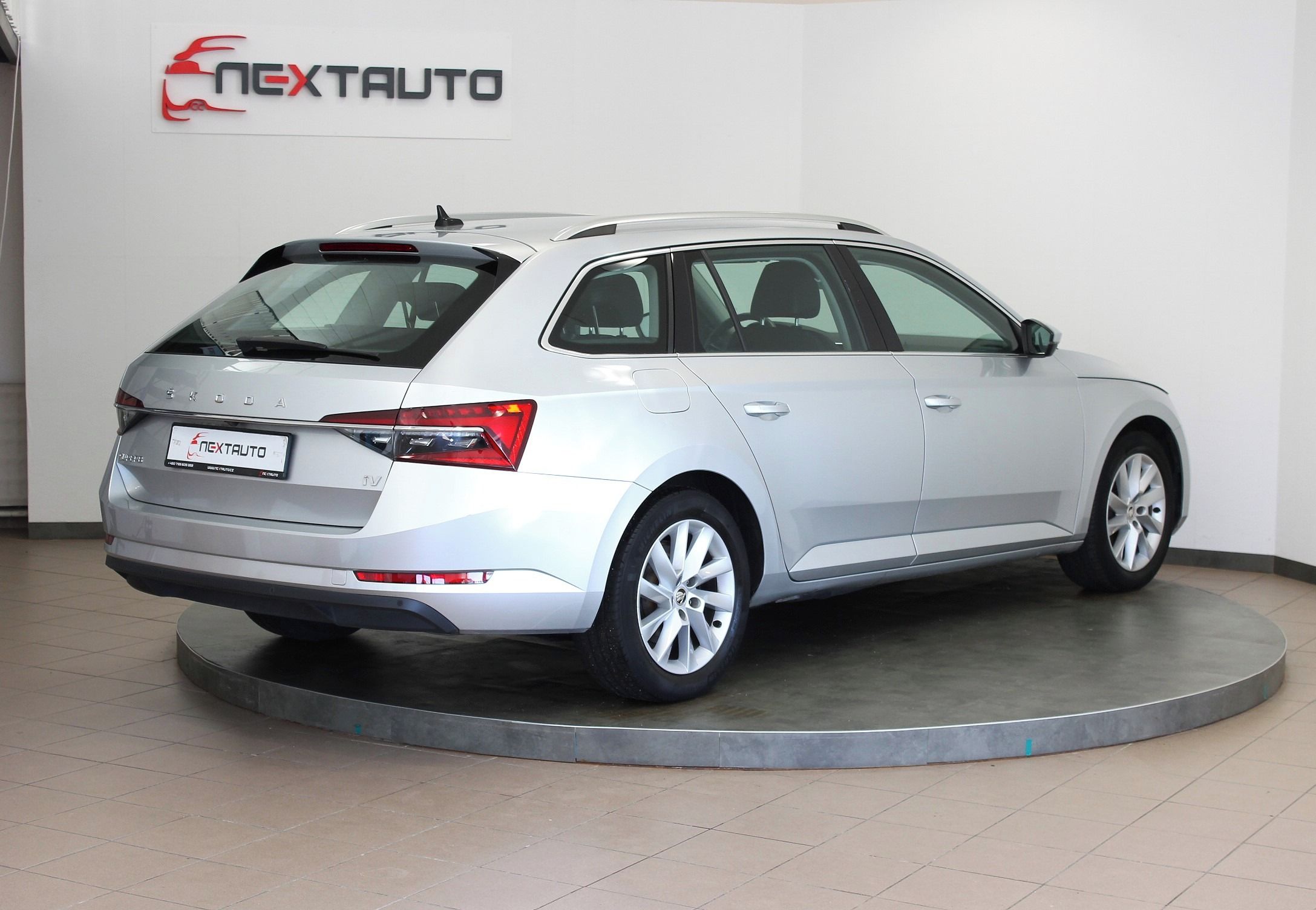 Škoda Superb, 1.4 TSI iV 160kW DSG STYLE - fotka 5