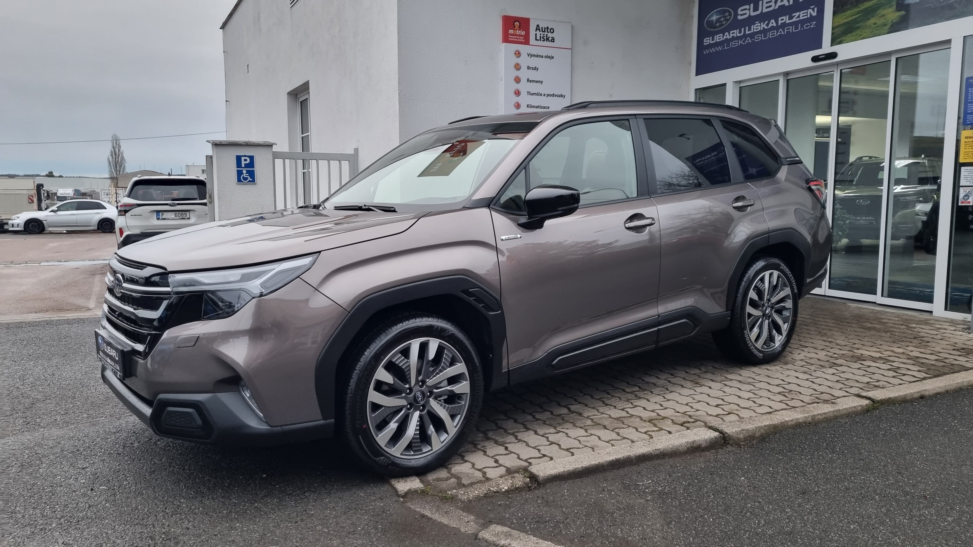 Subaru Forester, 2,0i CVT Touring + zimní kola - fotka 3
