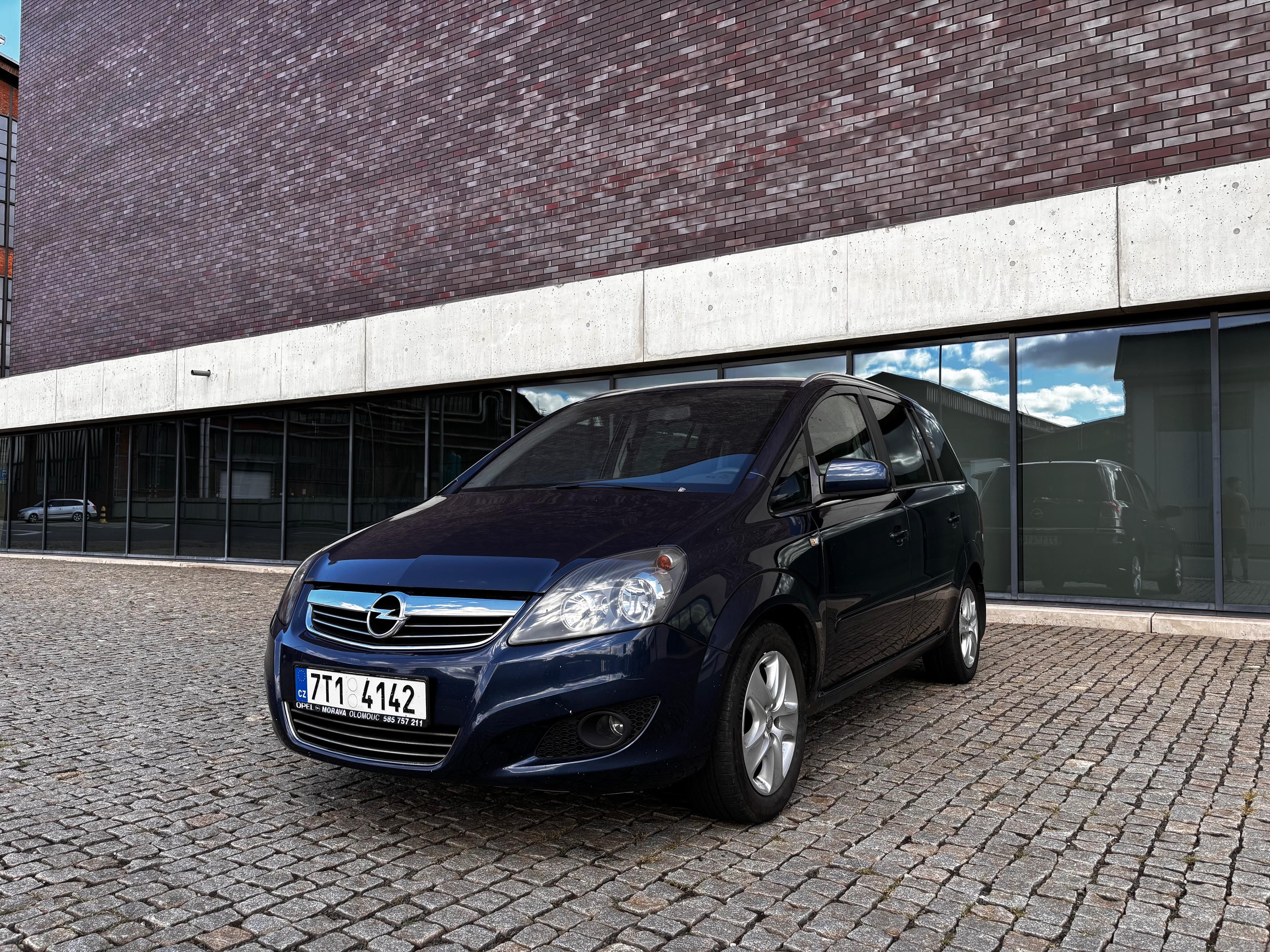 Opel Zafira, 1.6 16V 85 kW, 7 míst - fotka 2