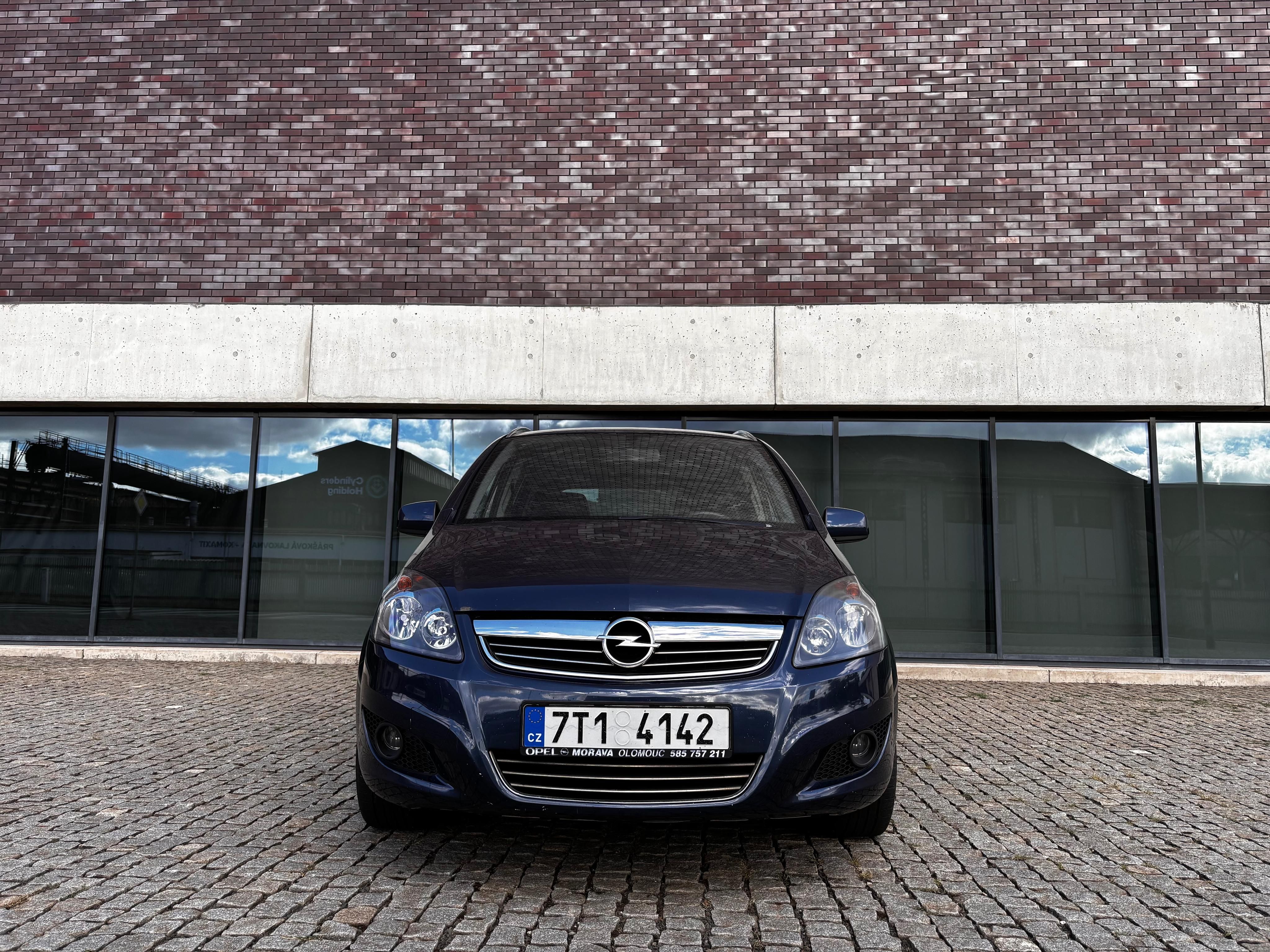 Opel Zafira, 1.6 16V 85 kW, 7 míst - fotka 3
