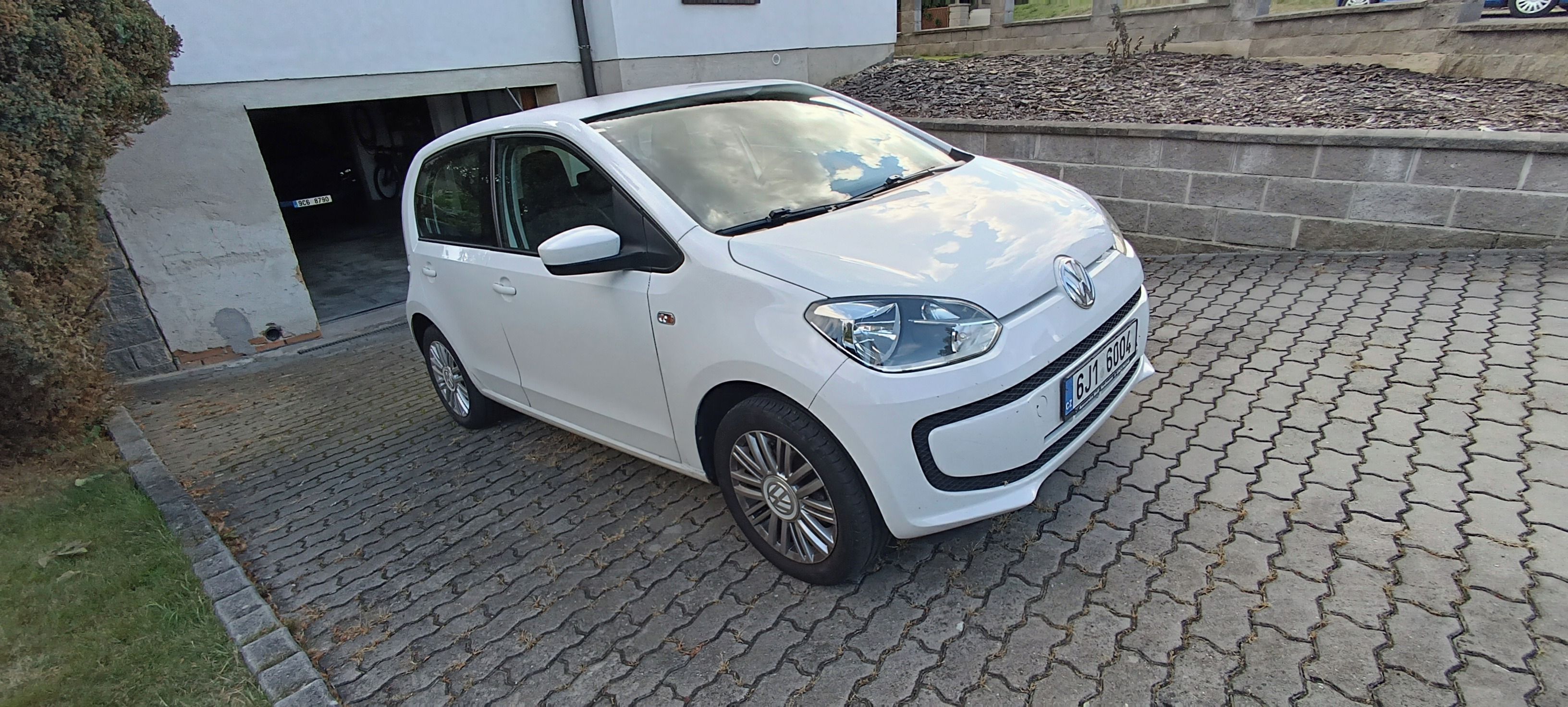 Volkswagen Up!, 1.0 MPI 44 KW, nájezd 82tis km - fotka 3