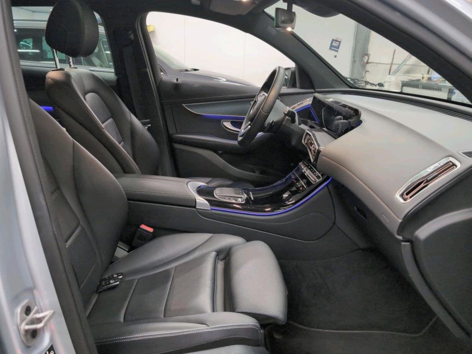Mercedes-Benz EQC, EQC 400 4MATIC, 4X4, Automat - fotka 3