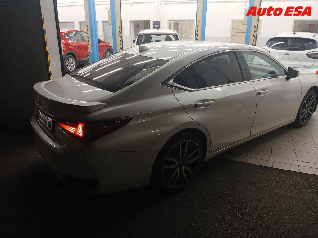 Lexus IS, 2.5 ES300H - fotka 2