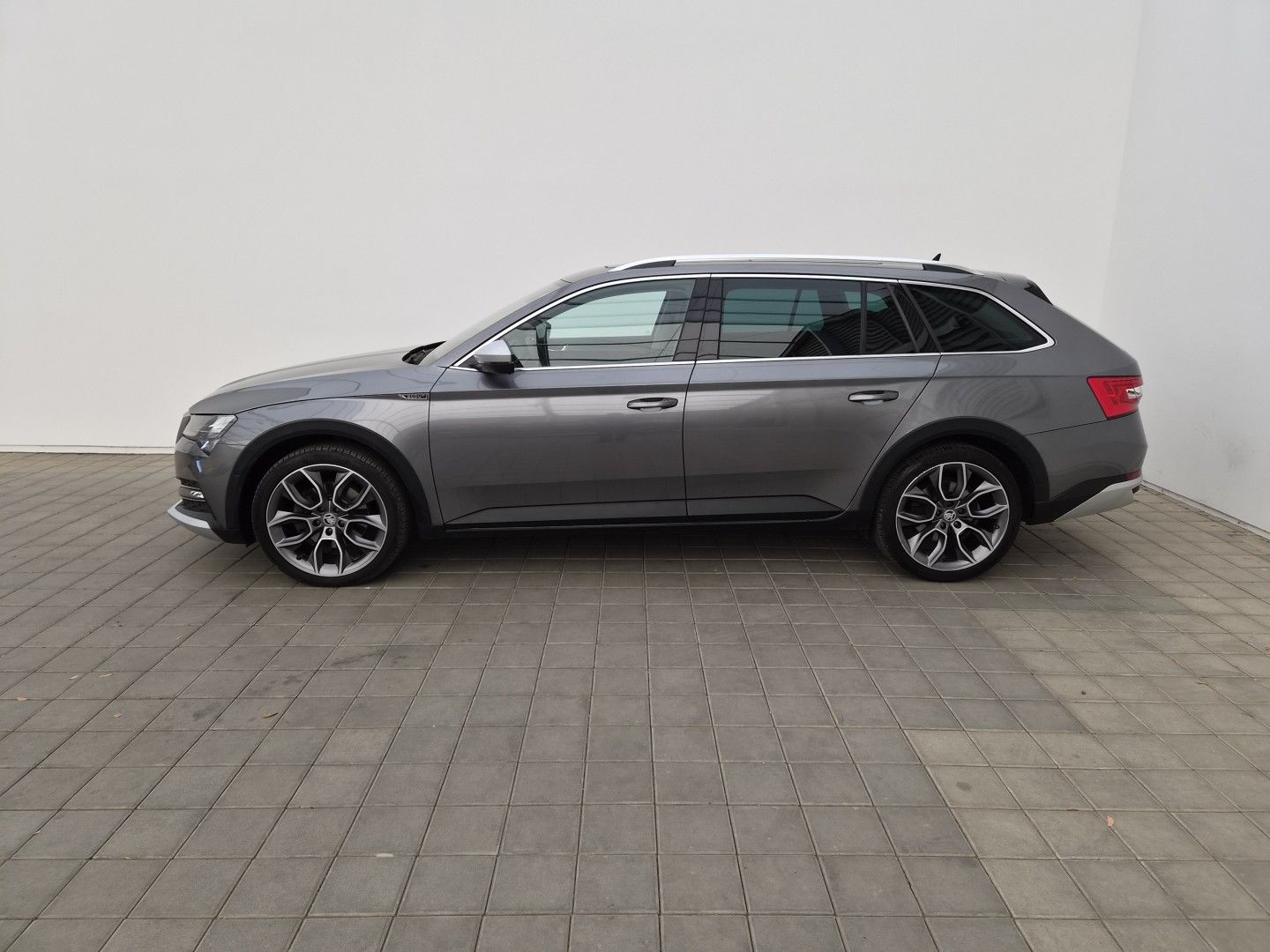 Škoda Superb, 2.0TDI 147kW 4x4  Scout - fotka 3