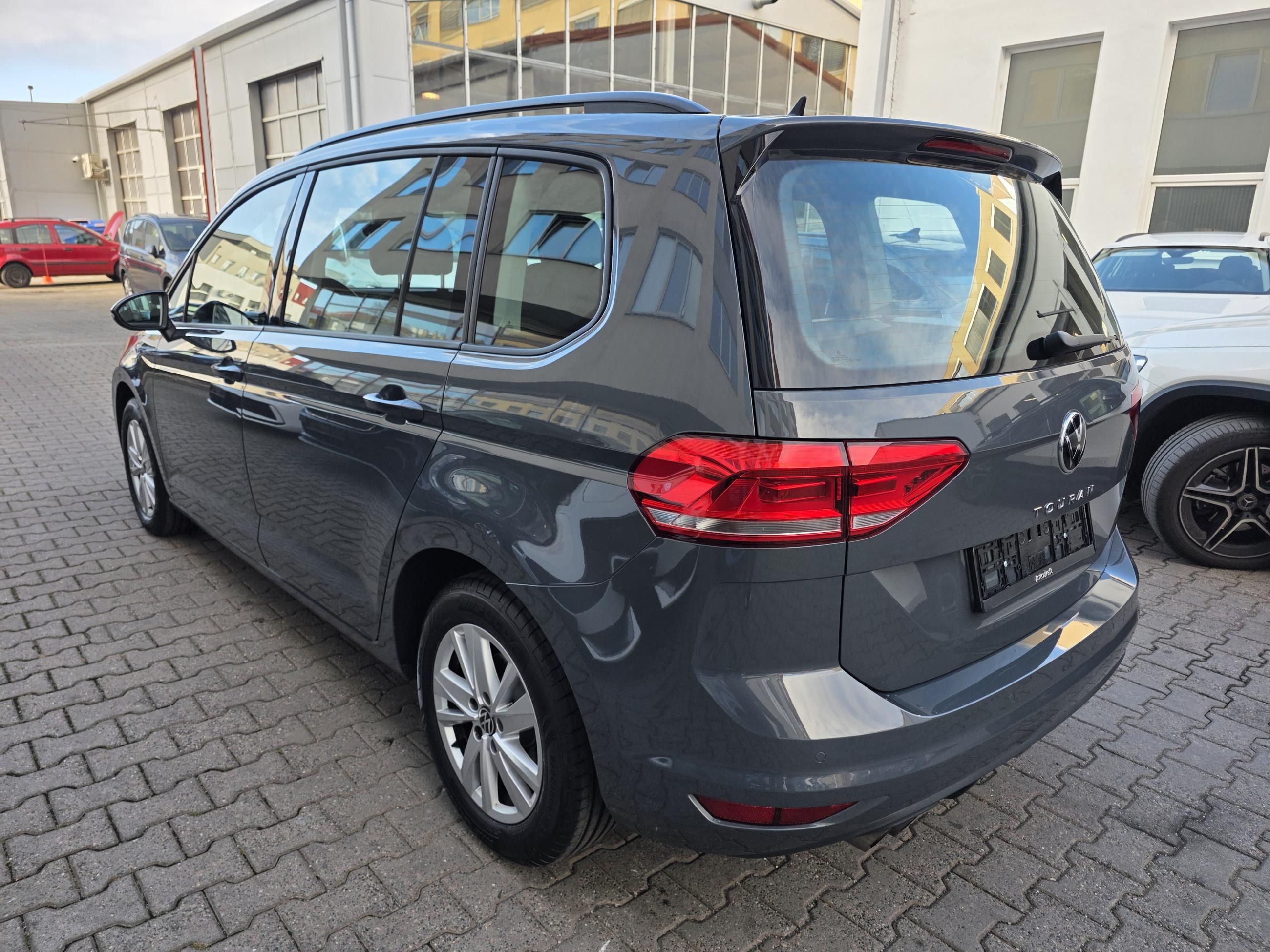 Volkswagen Touran, 2.0 TDI 110kW DSG - fotka 4
