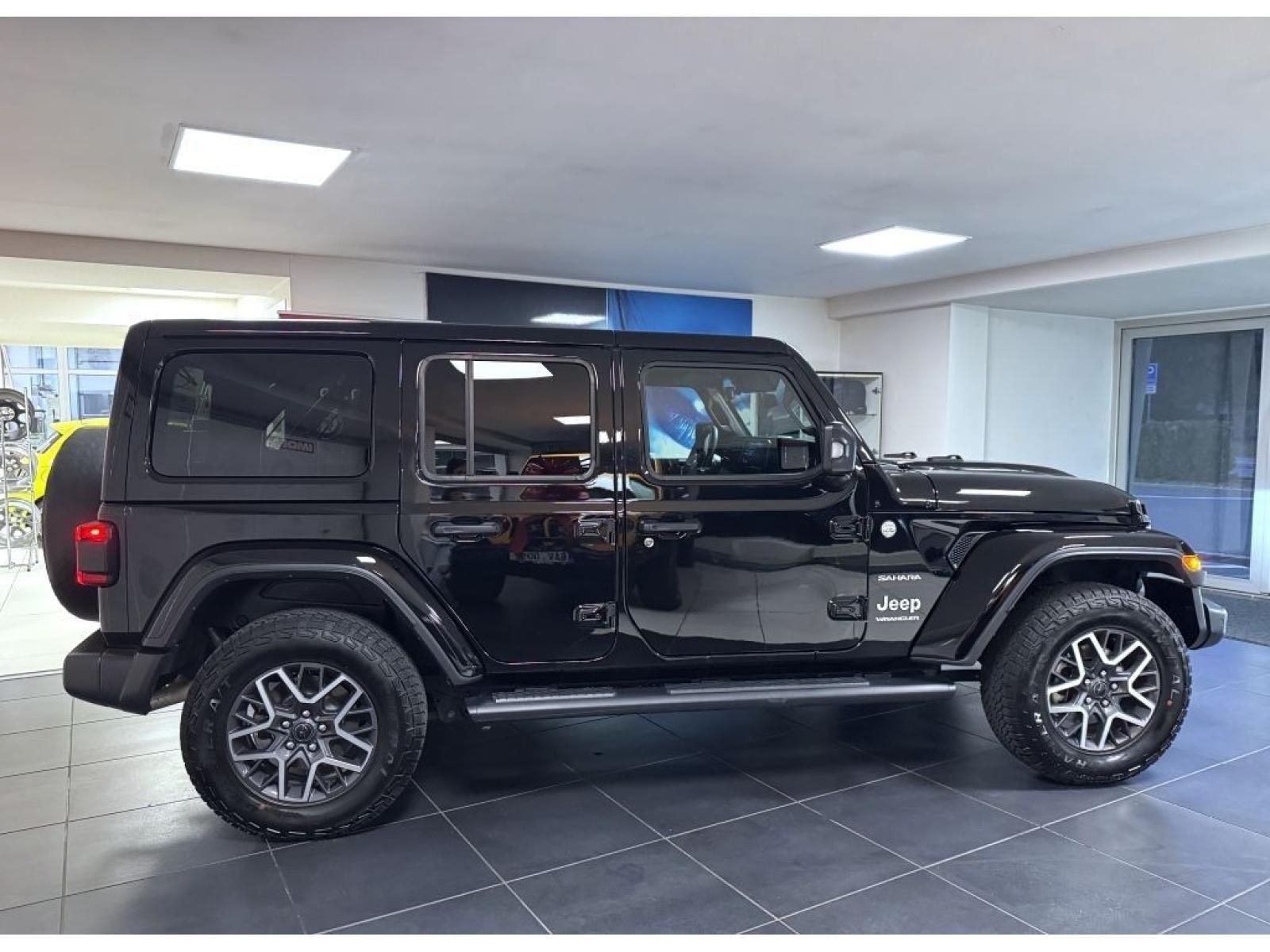 Jeep Wrangler, Unlimited 2.0T 272k AT8 Sahara - fotka 4