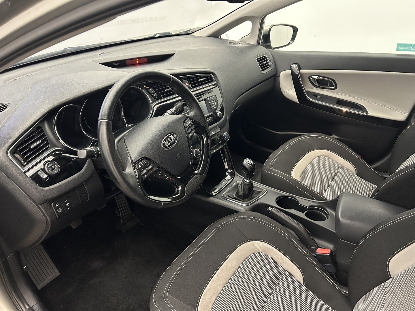Kia Cee´d, 1.6CRDI 100kW EXCLUSIVE - fotka 6
