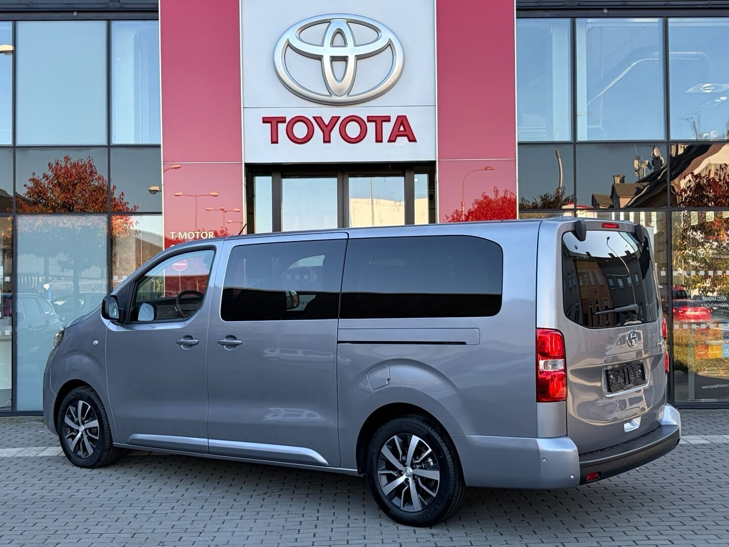 Toyota Proace, 2.0L Diesel  Family - fotka 2