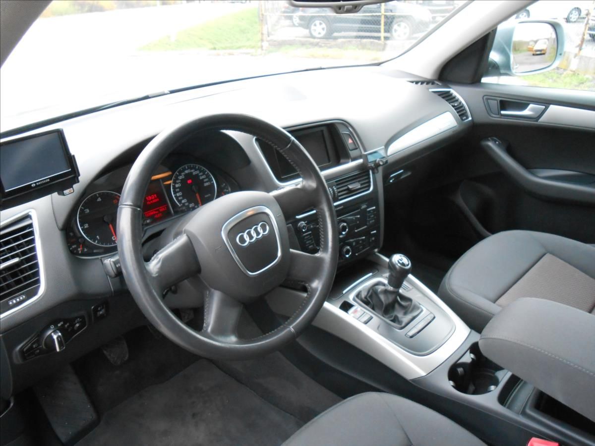 Audi Q5, 2,0 TDI 150 kW  4x4 Serviska - fotka 6