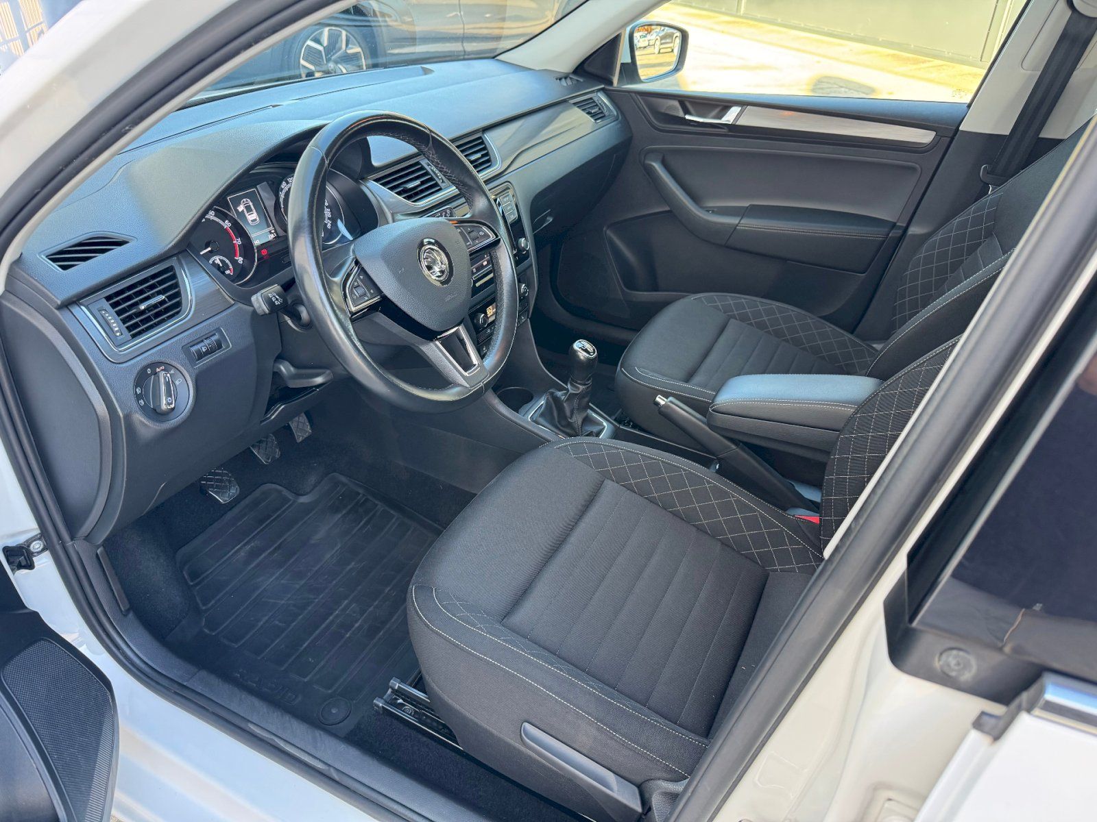 Škoda Rapid, 1.0 TSI 81 kW Style - fotka 6