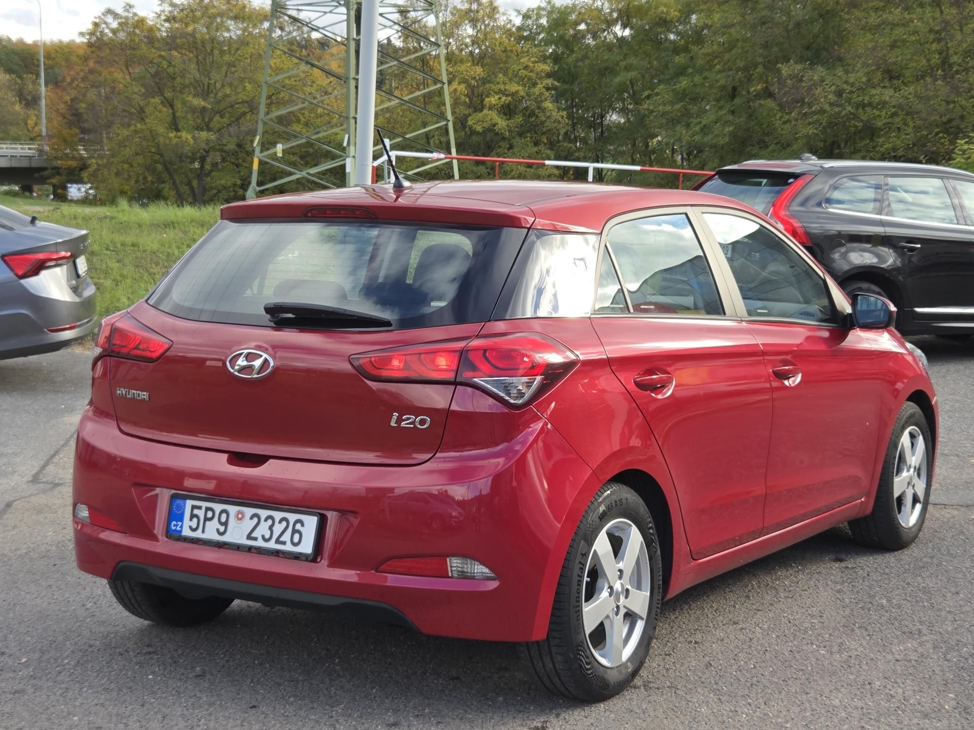 Hyundai i20, 1,2i  lze i na splátky všem! - fotka 4