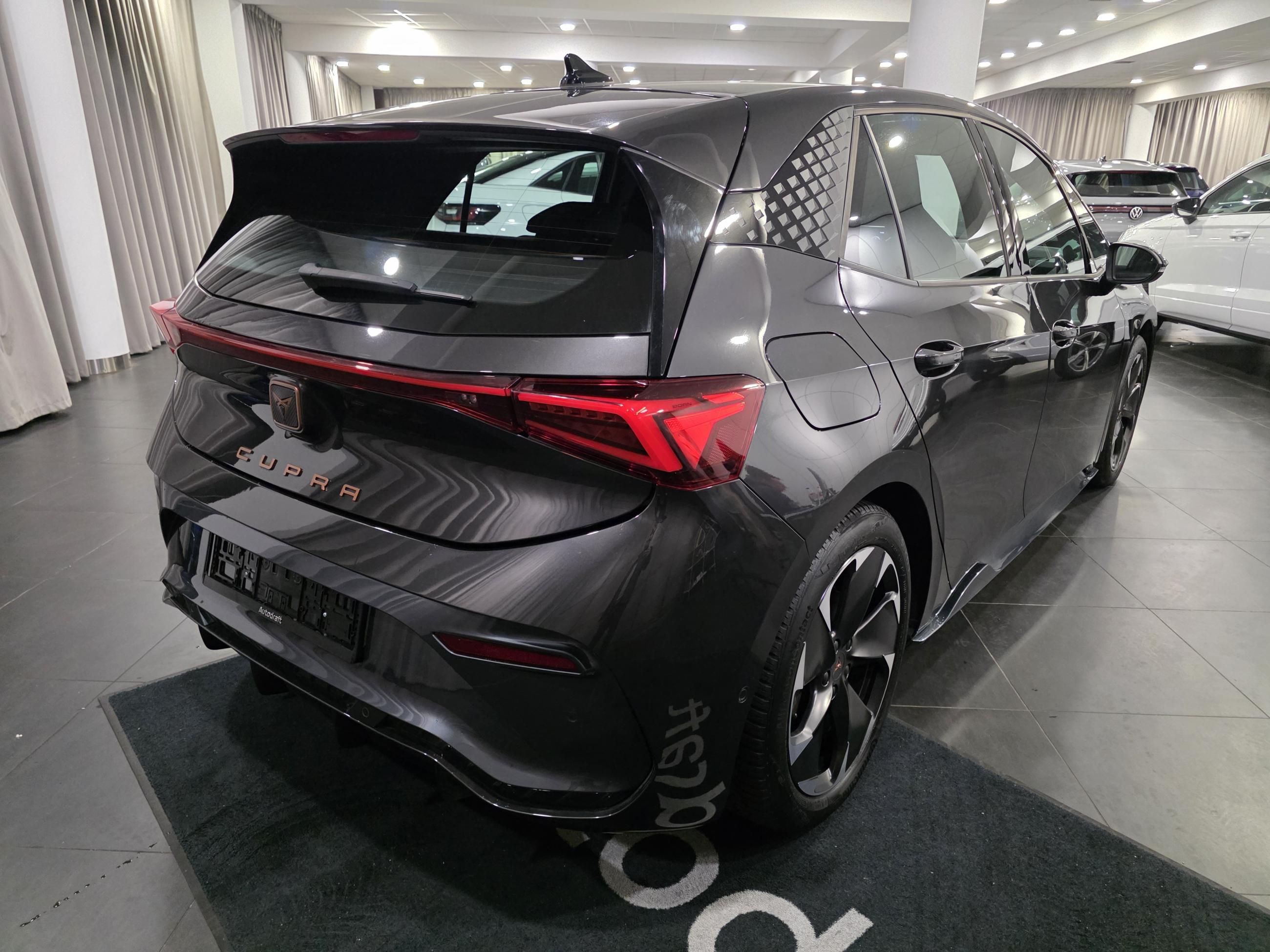 Cupra Born, 150kW / 62 kWh / ALU 19'' - fotka 4