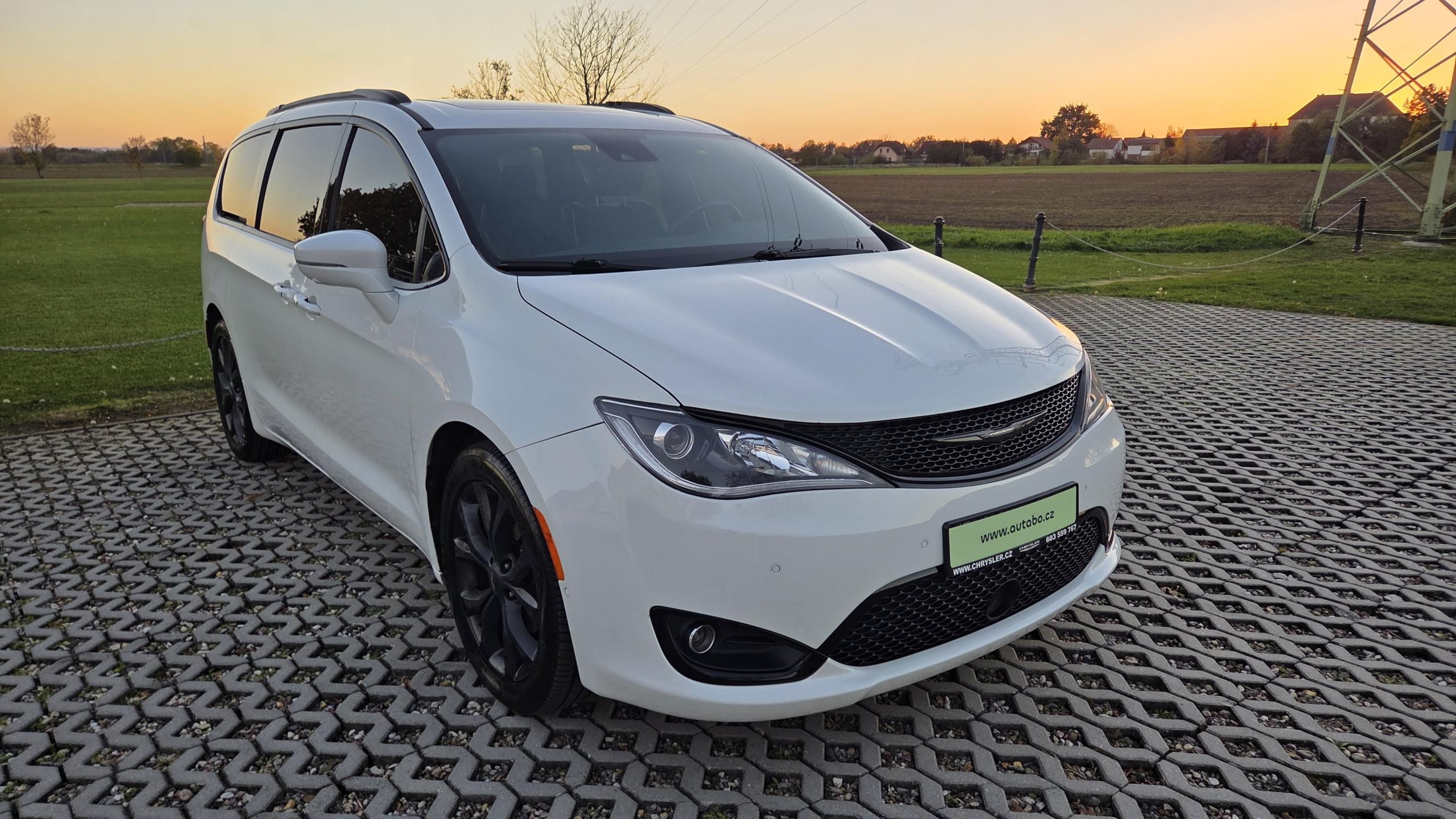 Chrysler Pacifica, 3,6L 211 kW,Limited 7 míst,LPG - fotka 3