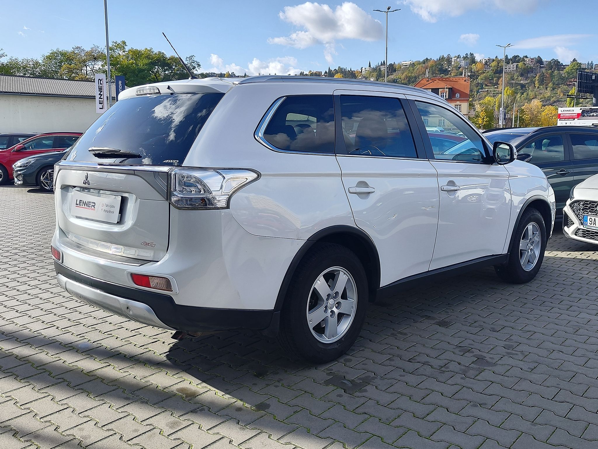 Mitsubishi Outlander, 2.2 DI-D/110kW 4x4,7 Míst - fotka 5