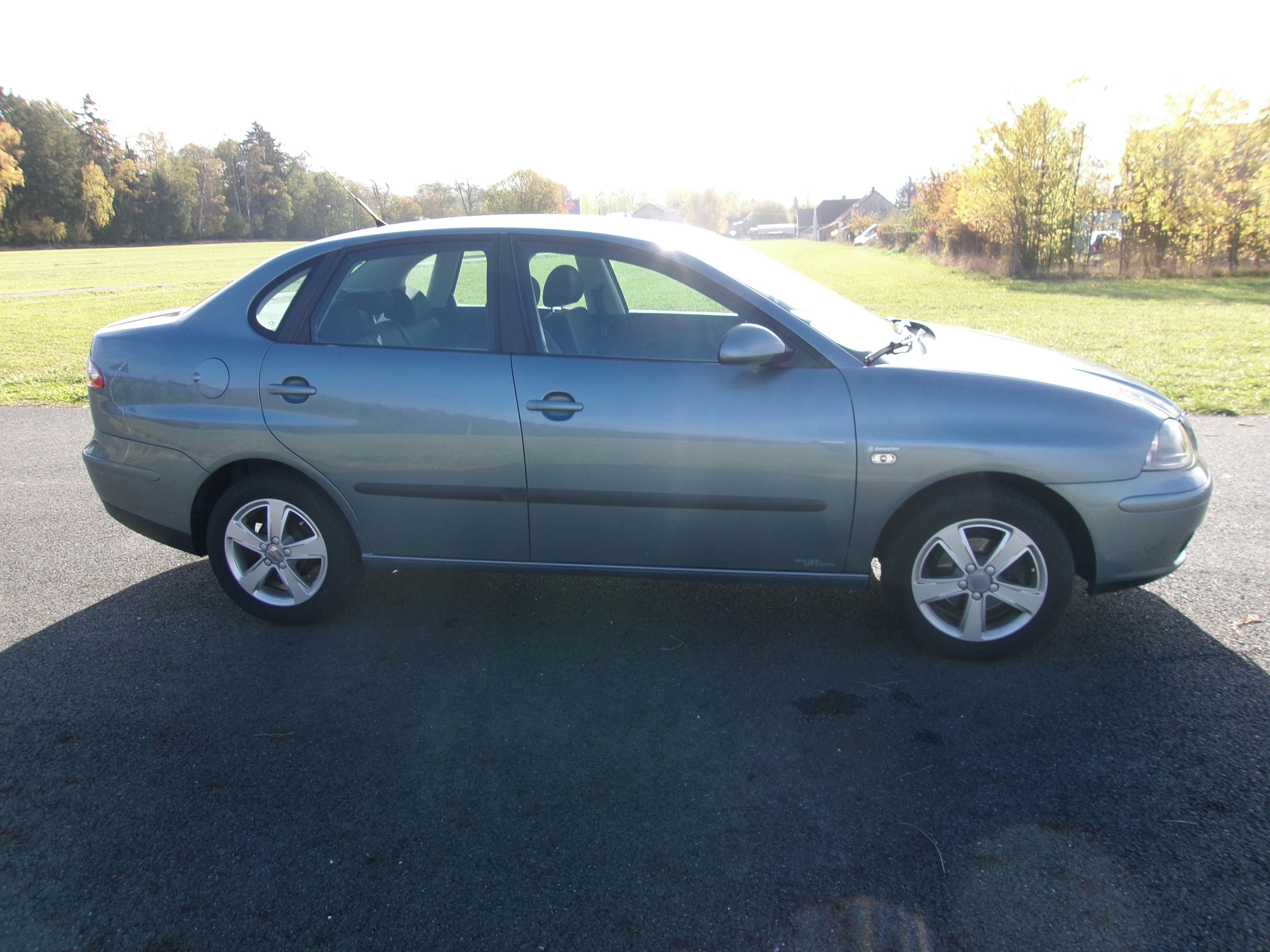 Seat Cordoba, 1,4 63KW koup v ČR 99 000 KM - fotka 6