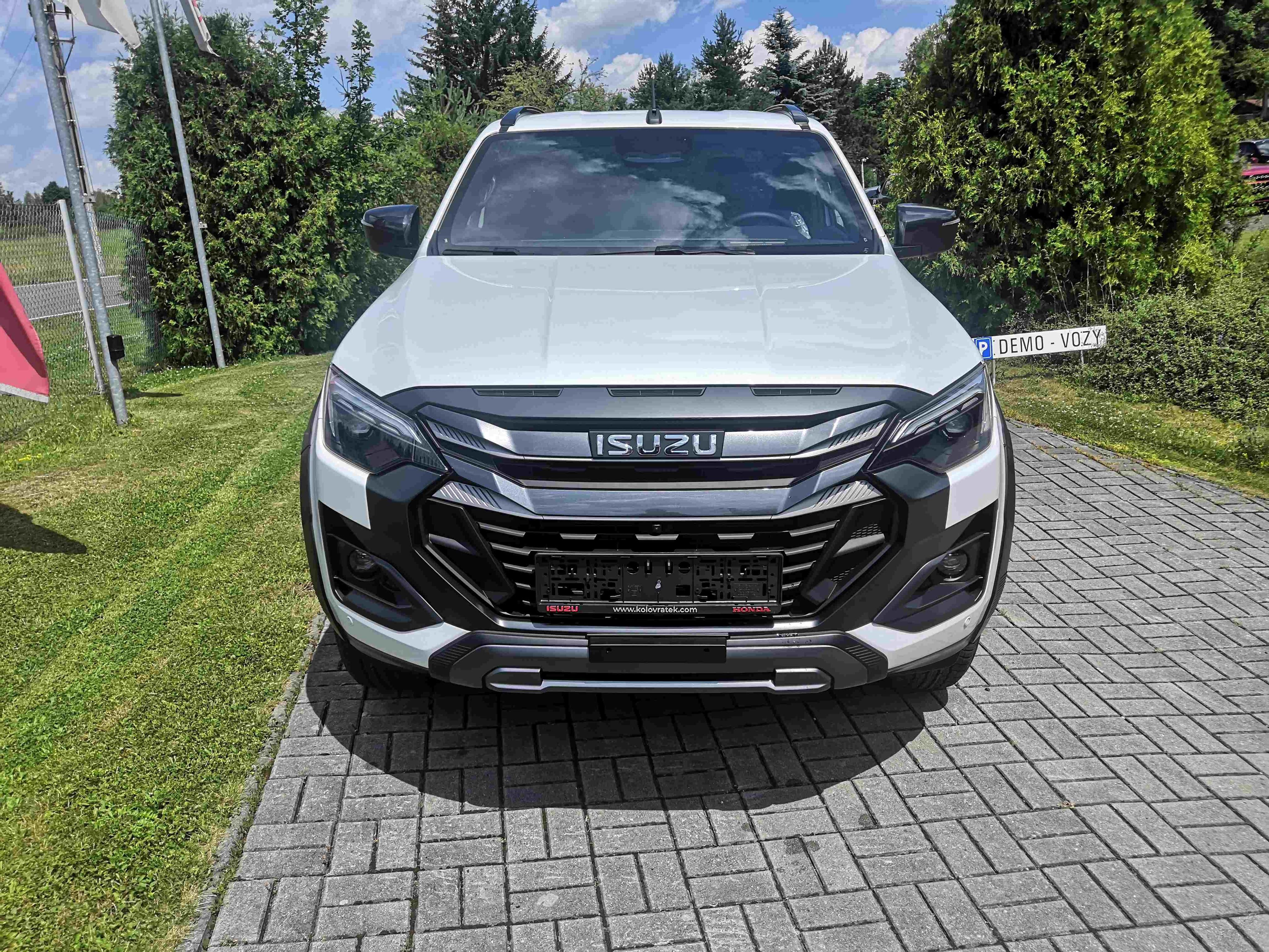 Isuzu D-Max, 2.2 Double Cab V-Cross 8AT TOP - fotka 2