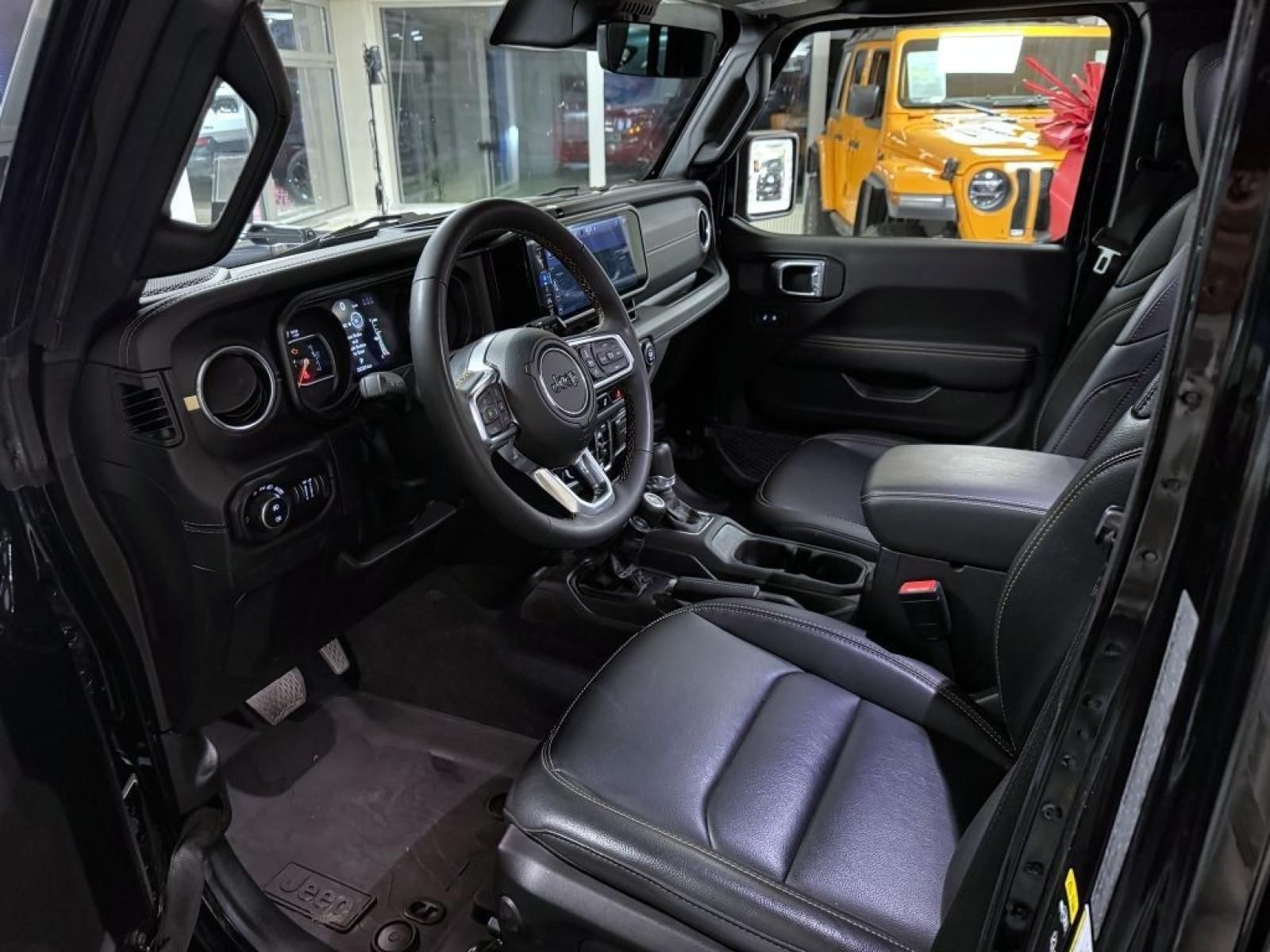 Jeep Wrangler, Unlimited 2.0T 272k AT8 Sahara - fotka 6
