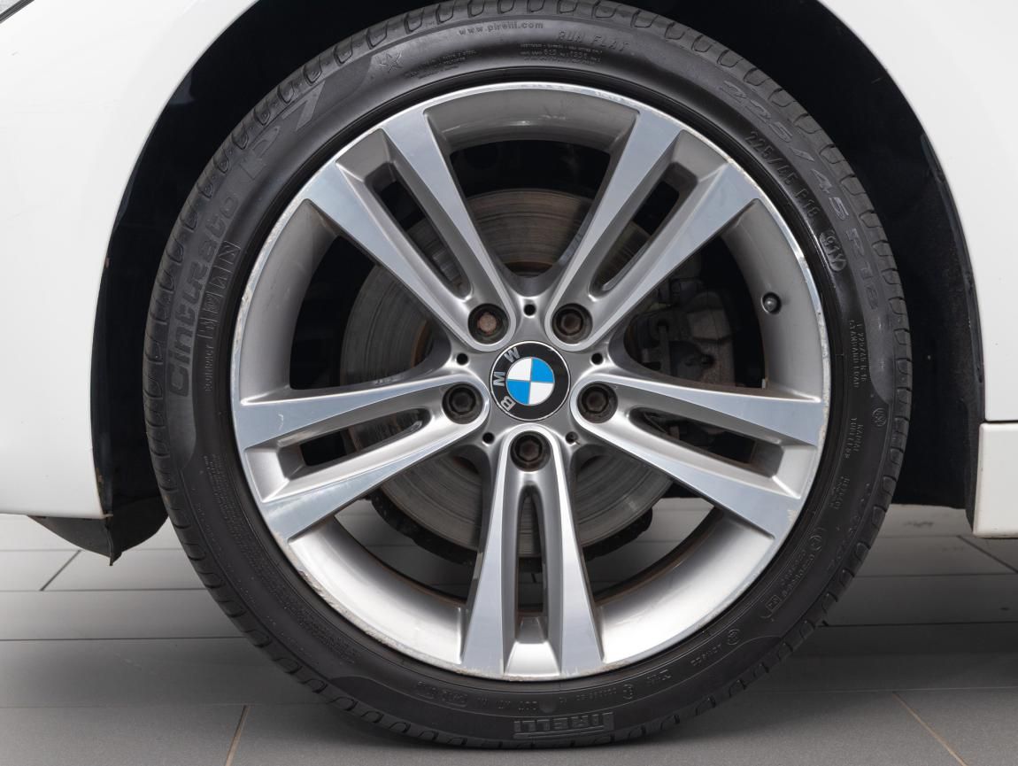 BMW Řada 3, 330d xDrive Touring - fotka 6