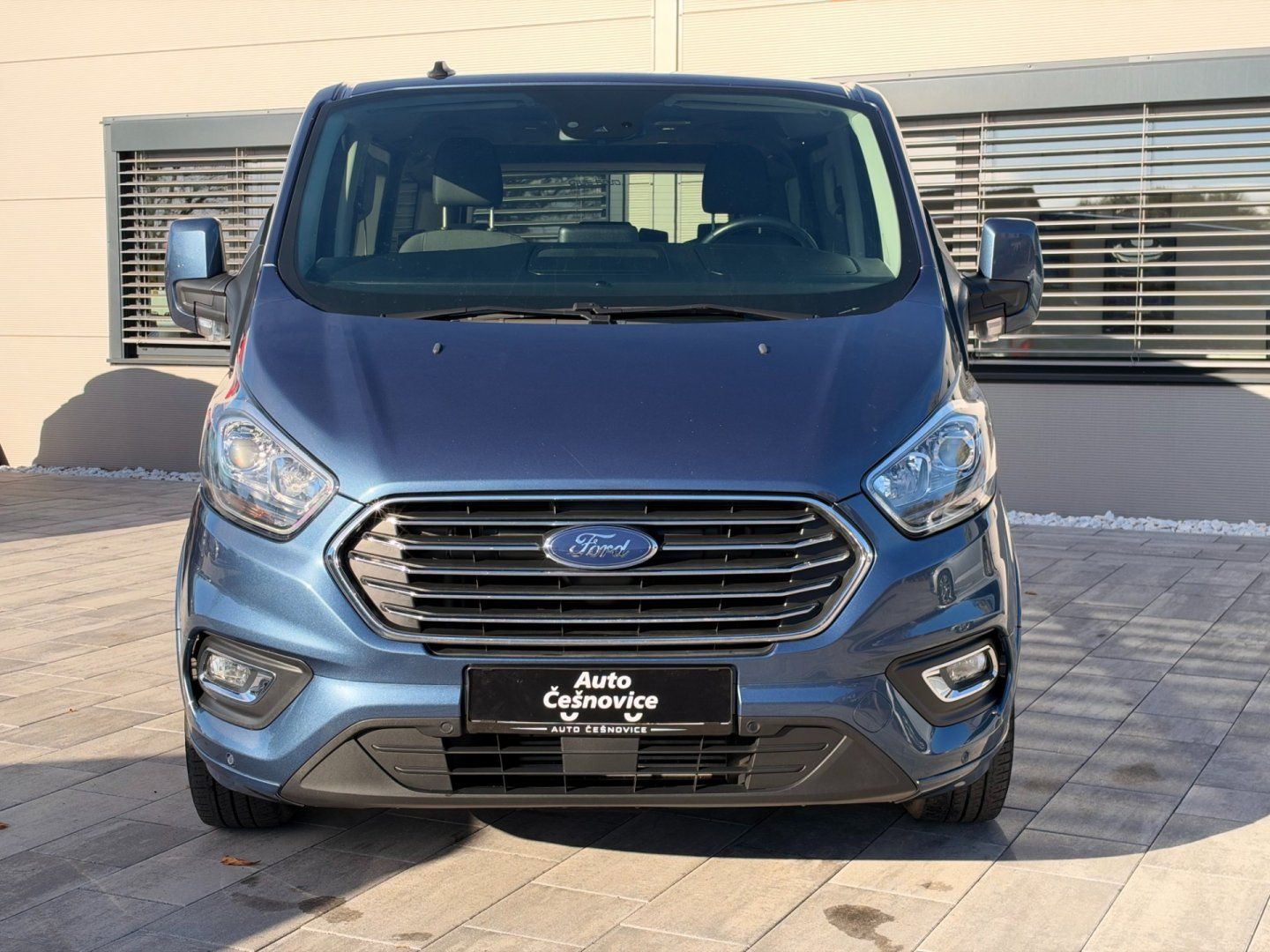 Ford Tourneo Custom, Titanium 2.0TDCi 96kW L2 - fotka 2