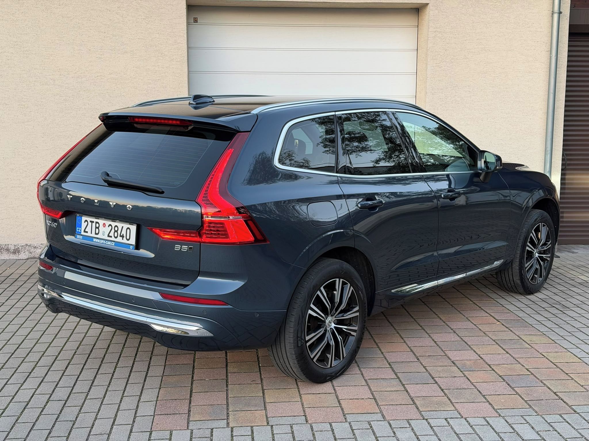 Volvo XC60, B5 AWD Inscription, 1. maj. - fotka 5