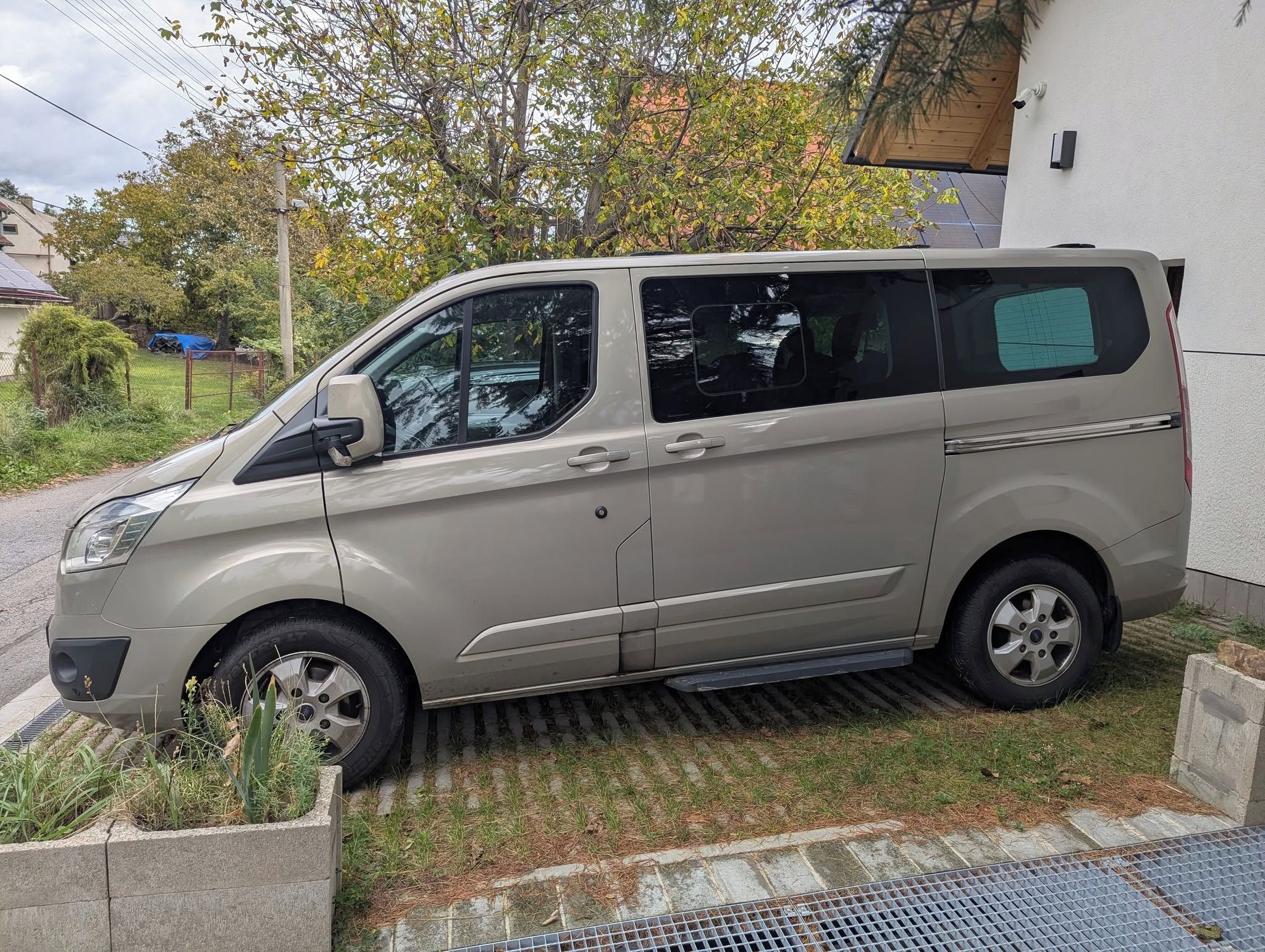 Ford Tourneo Custom, L1H1 2.2 92kW - fotka 5