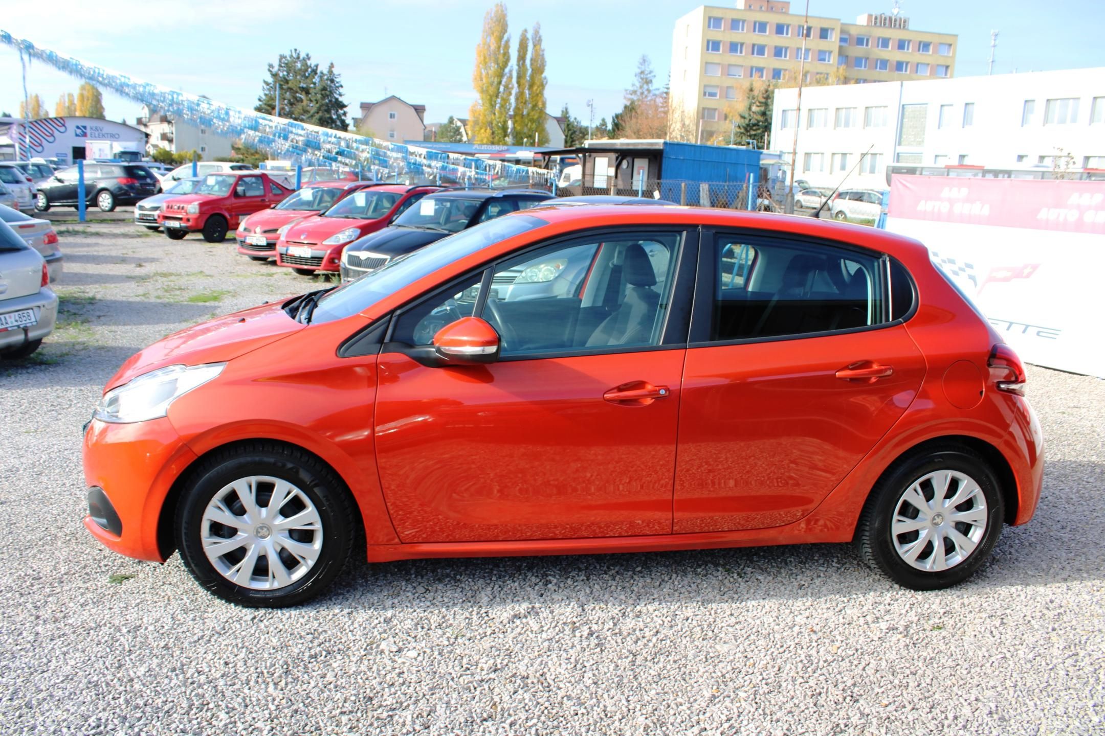 Peugeot 208, 1,2i KLIMA EL.OKNA TEMPOMAT - fotka 4
