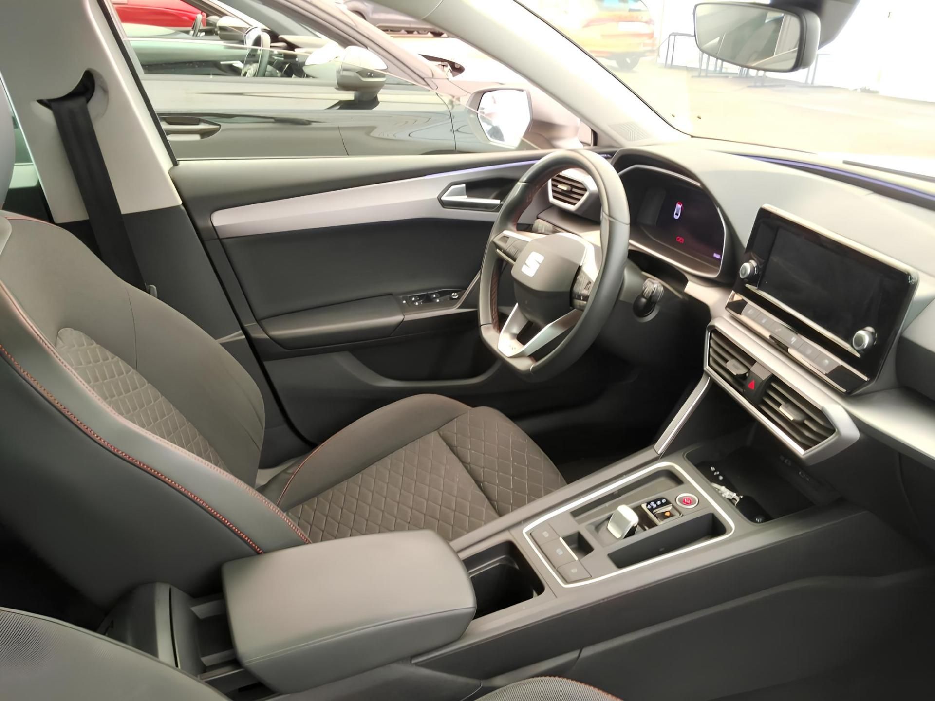 Seat Leon, 2.0TDI DSG 110kW FR DPH - fotka 3