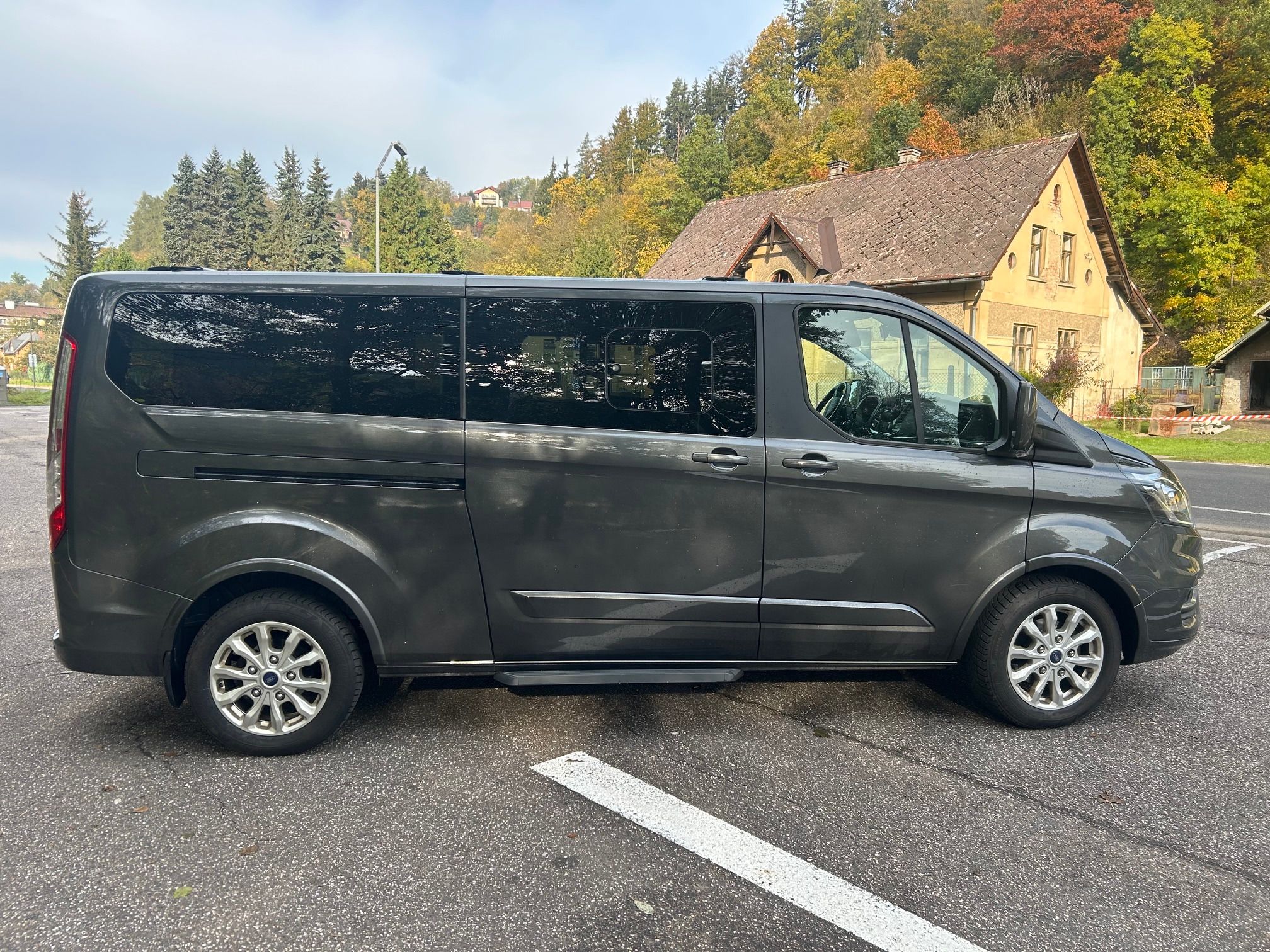 Ford Tourneo Custom, 2,0 EcoBlue Hybrid 96Kw/ 130K, - fotka 5