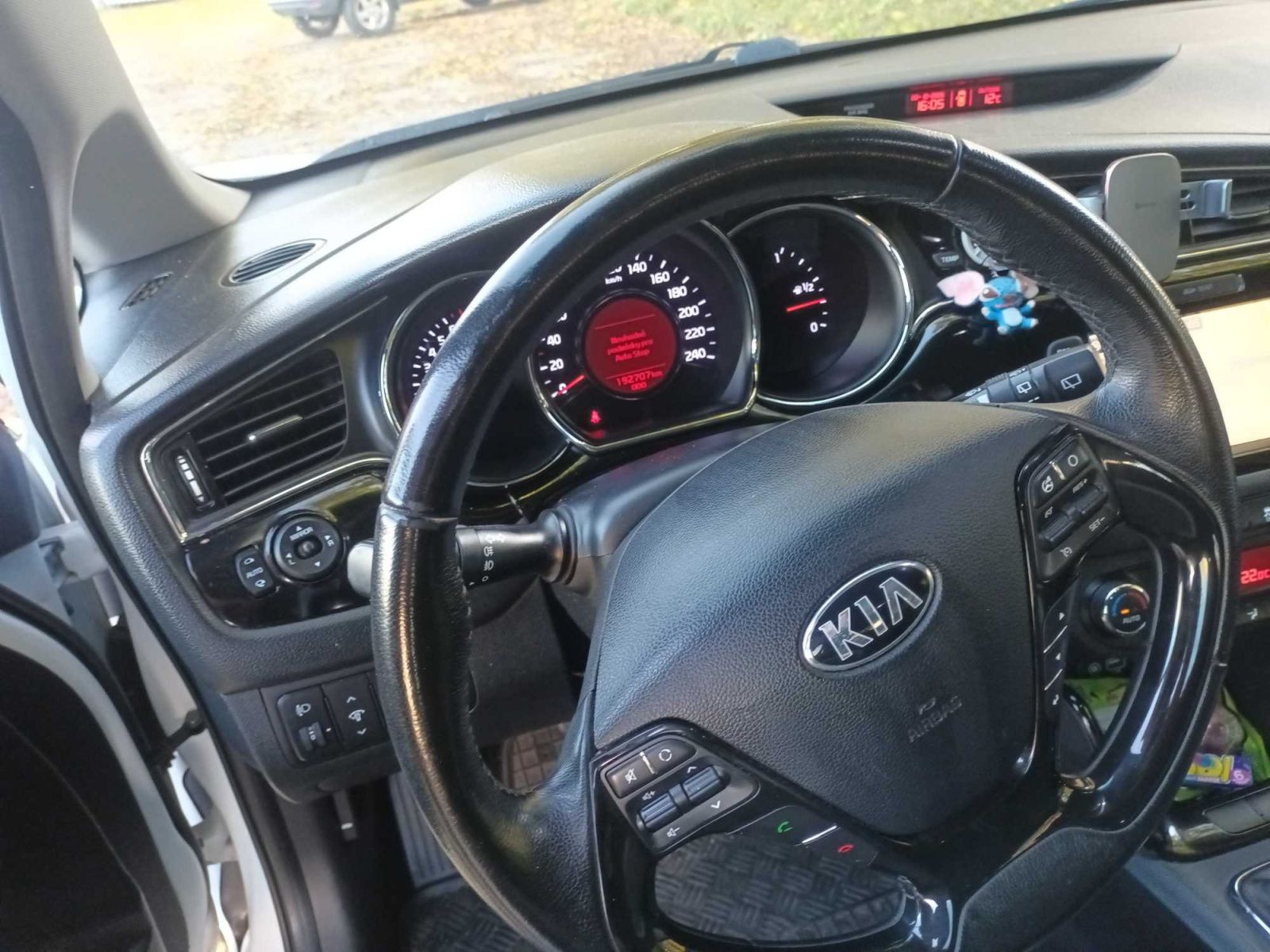 Kia Cee´d, 1.6 GDI, Navi, Kožené sedačky - fotka 3