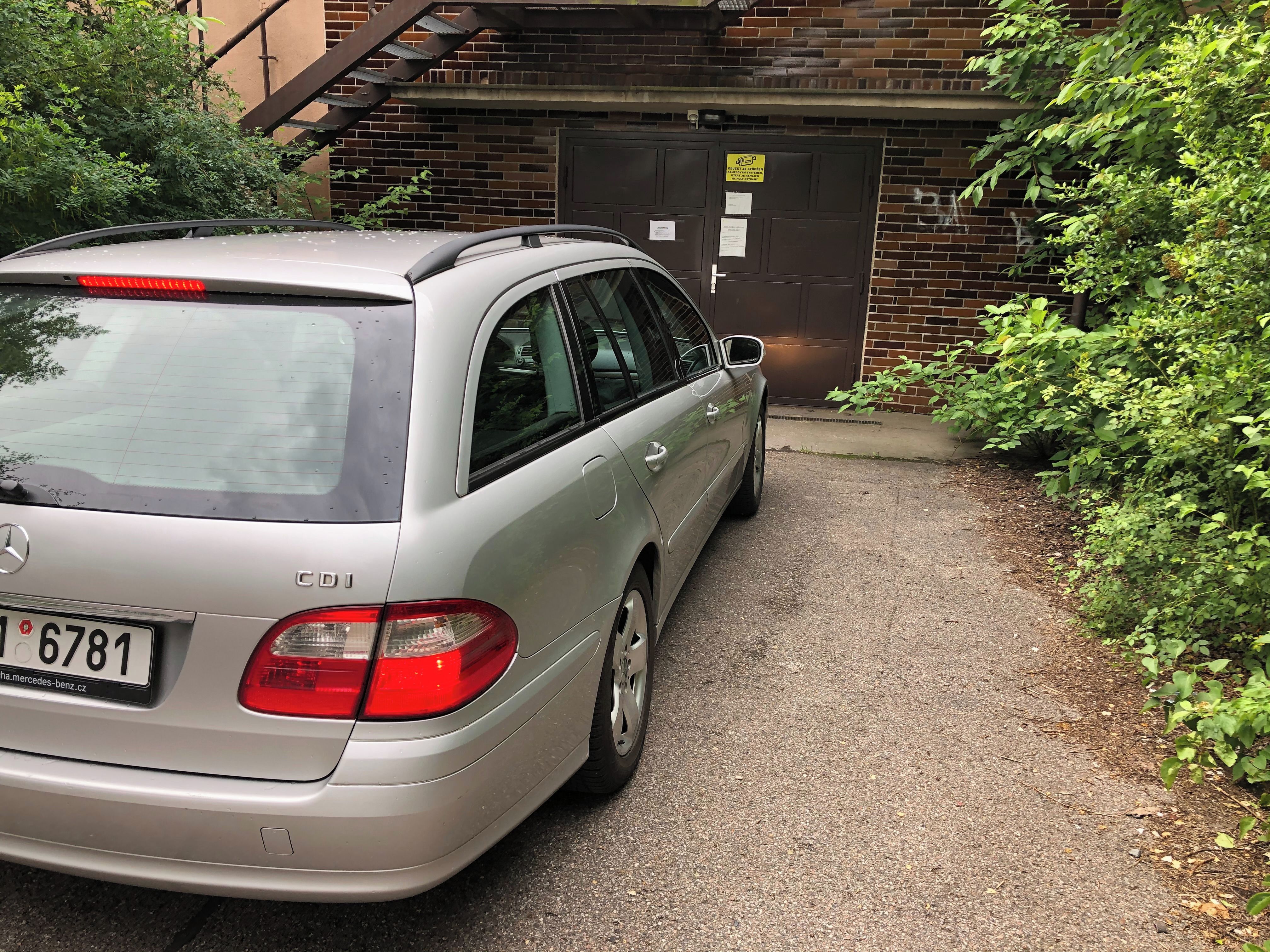 Mercedes-Benz Třídy E, Mercedes Benz E 220d - fotka 2
