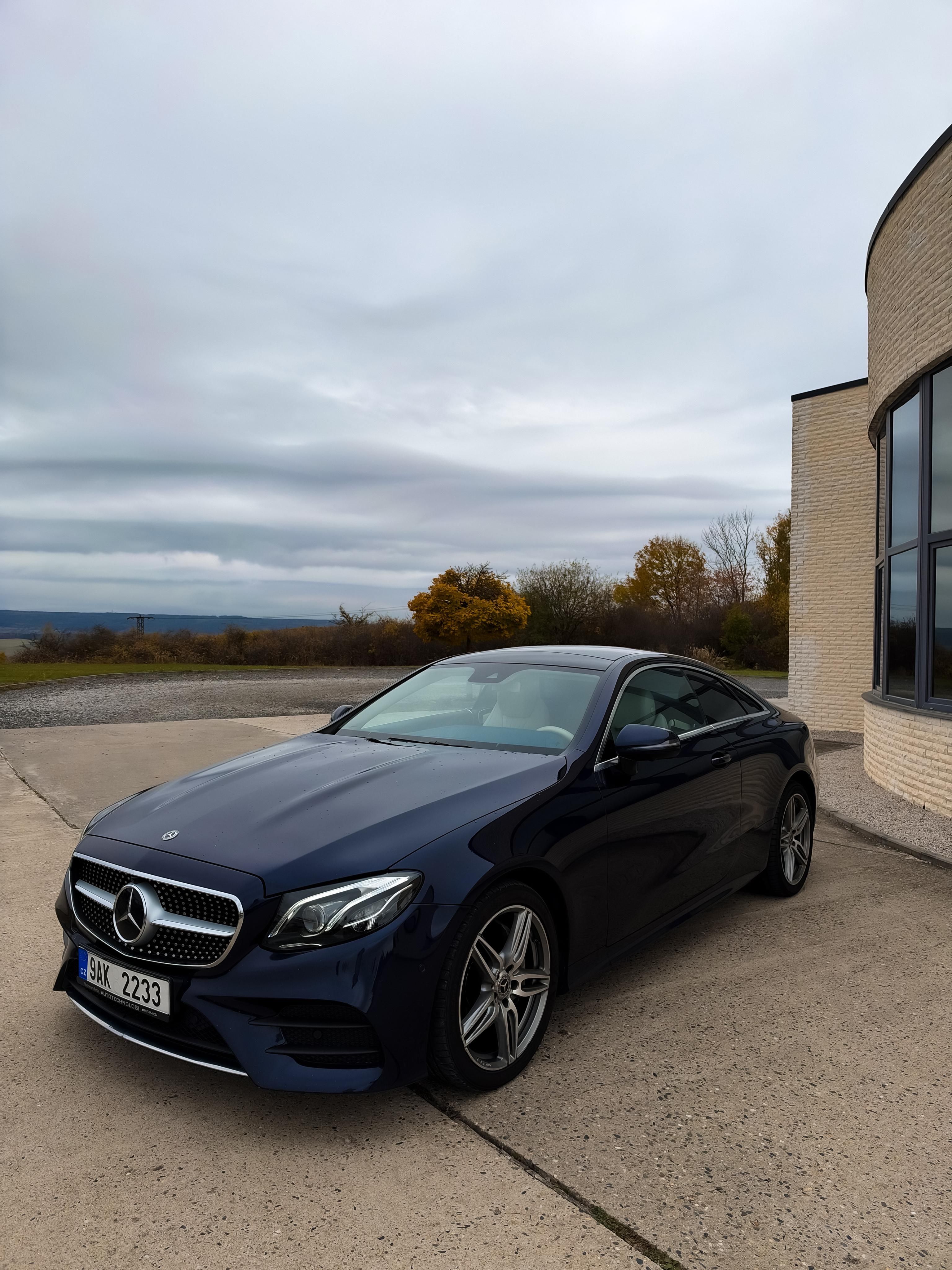 Mercedes-Benz Třídy E, E coupe 220 4Matic, AMG packet - fotka 2