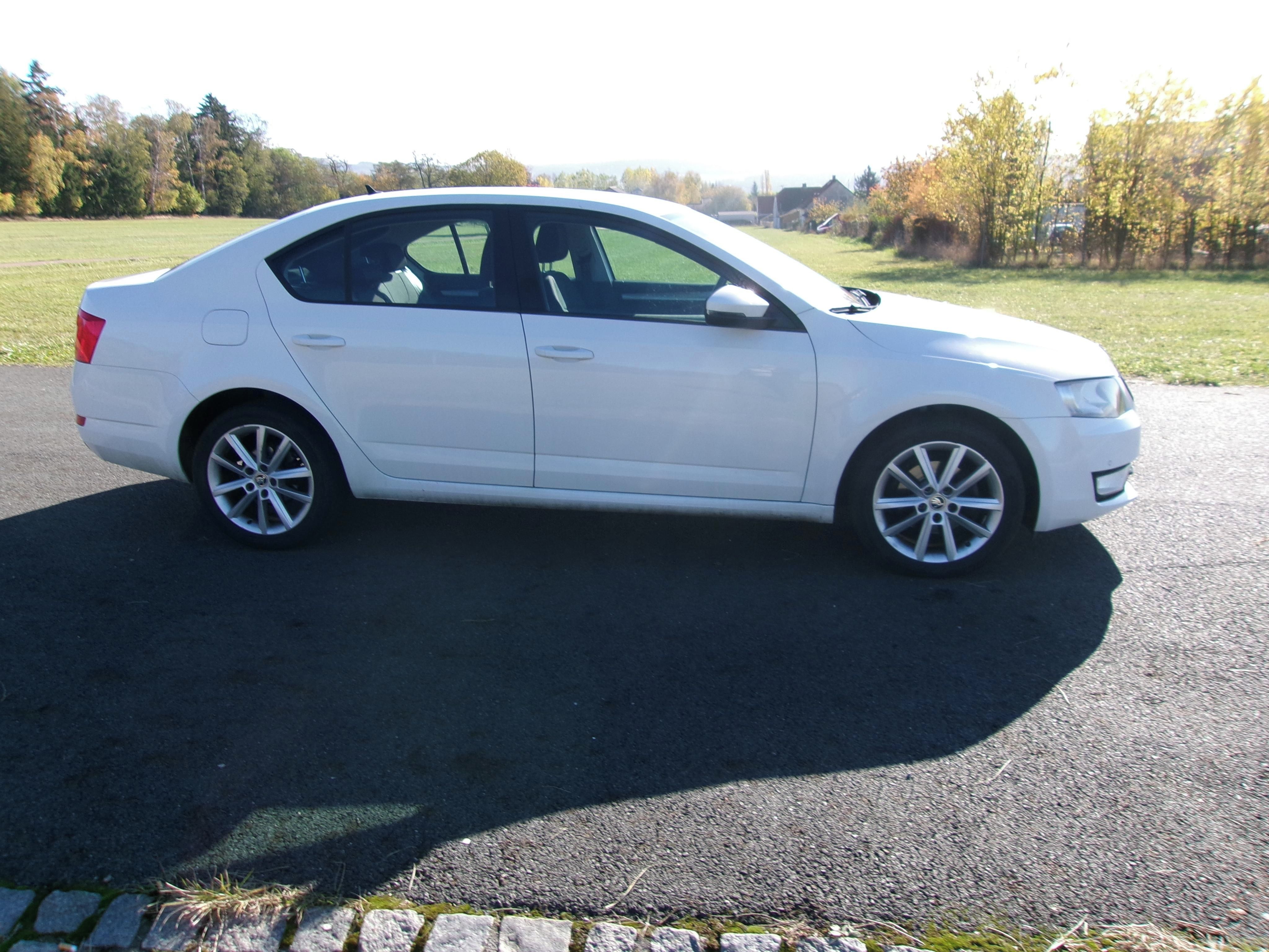 Škoda Octavia, 1,6 TDI koup v ČR 2 majitel - fotka 6