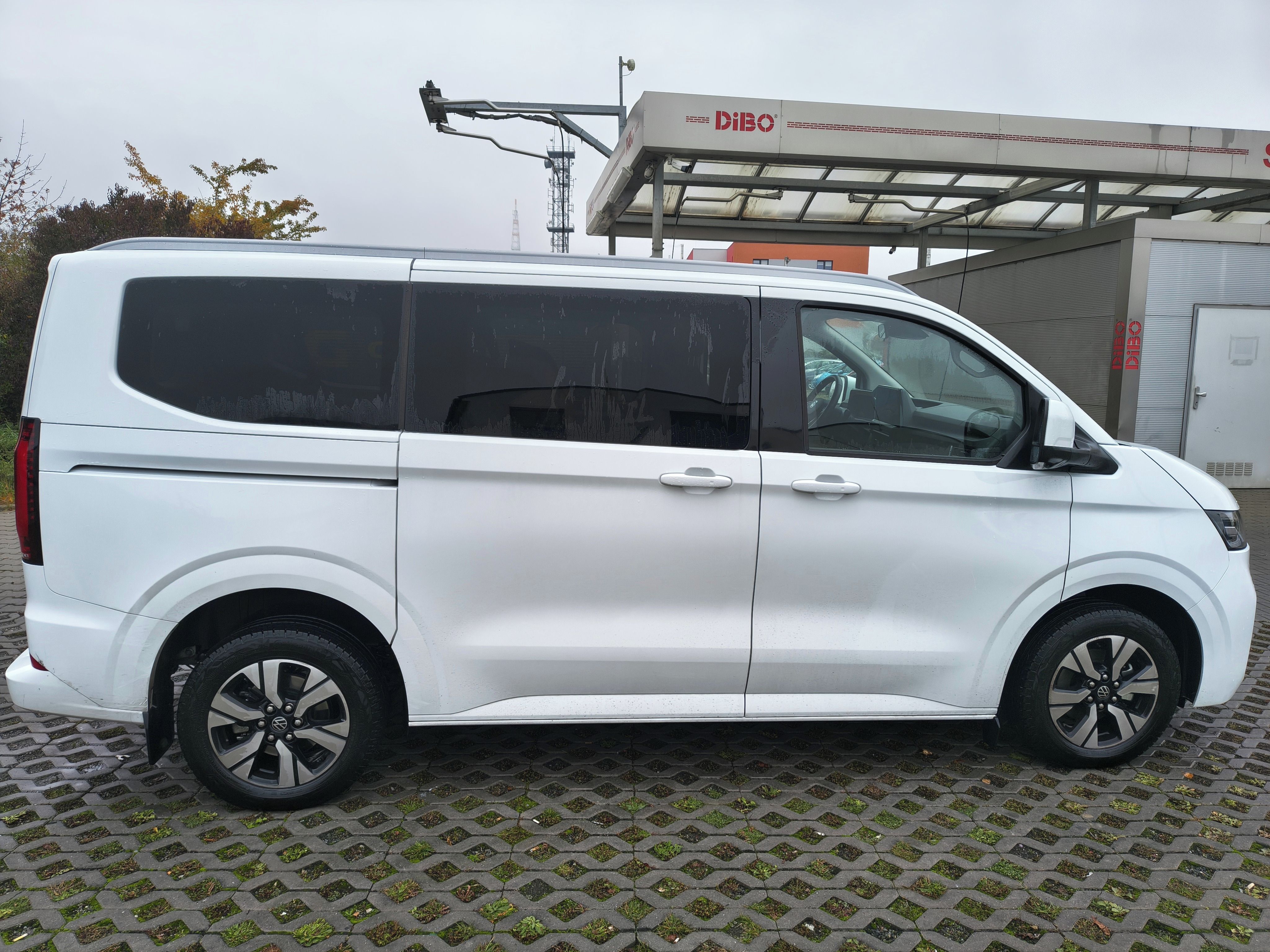 Volkswagen Caravelle, Nová Caravelle Style KR 4x4 - fotka 3