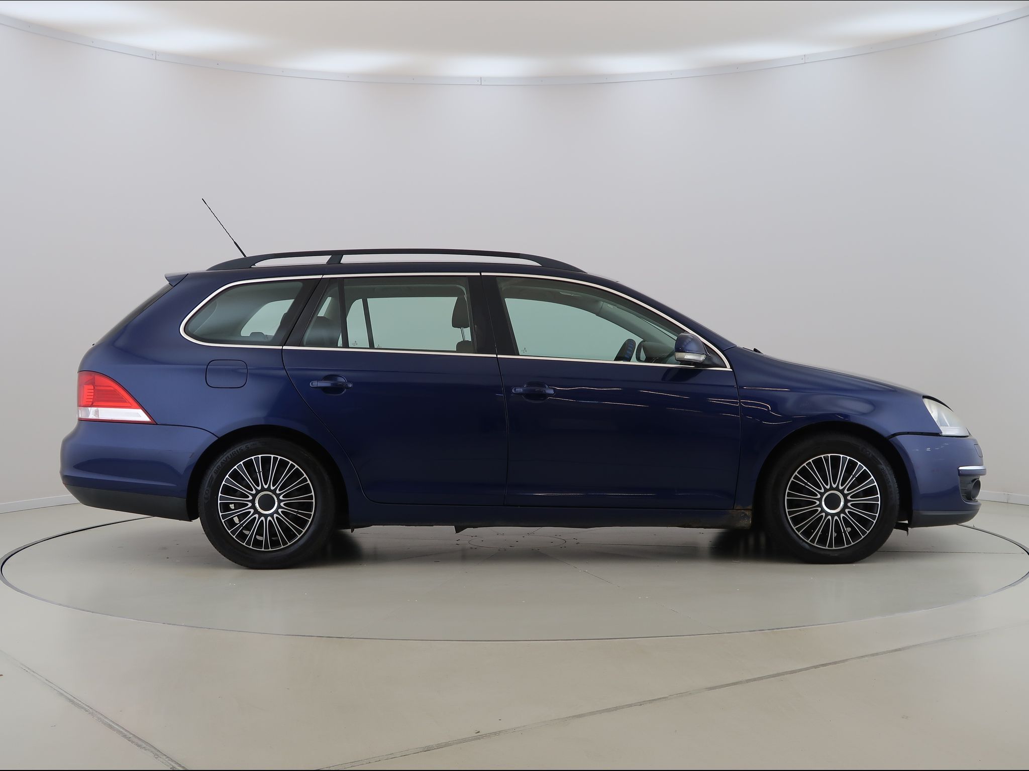 Volkswagen Golf, 2.0,TDI,103KW,Automat - fotka 4