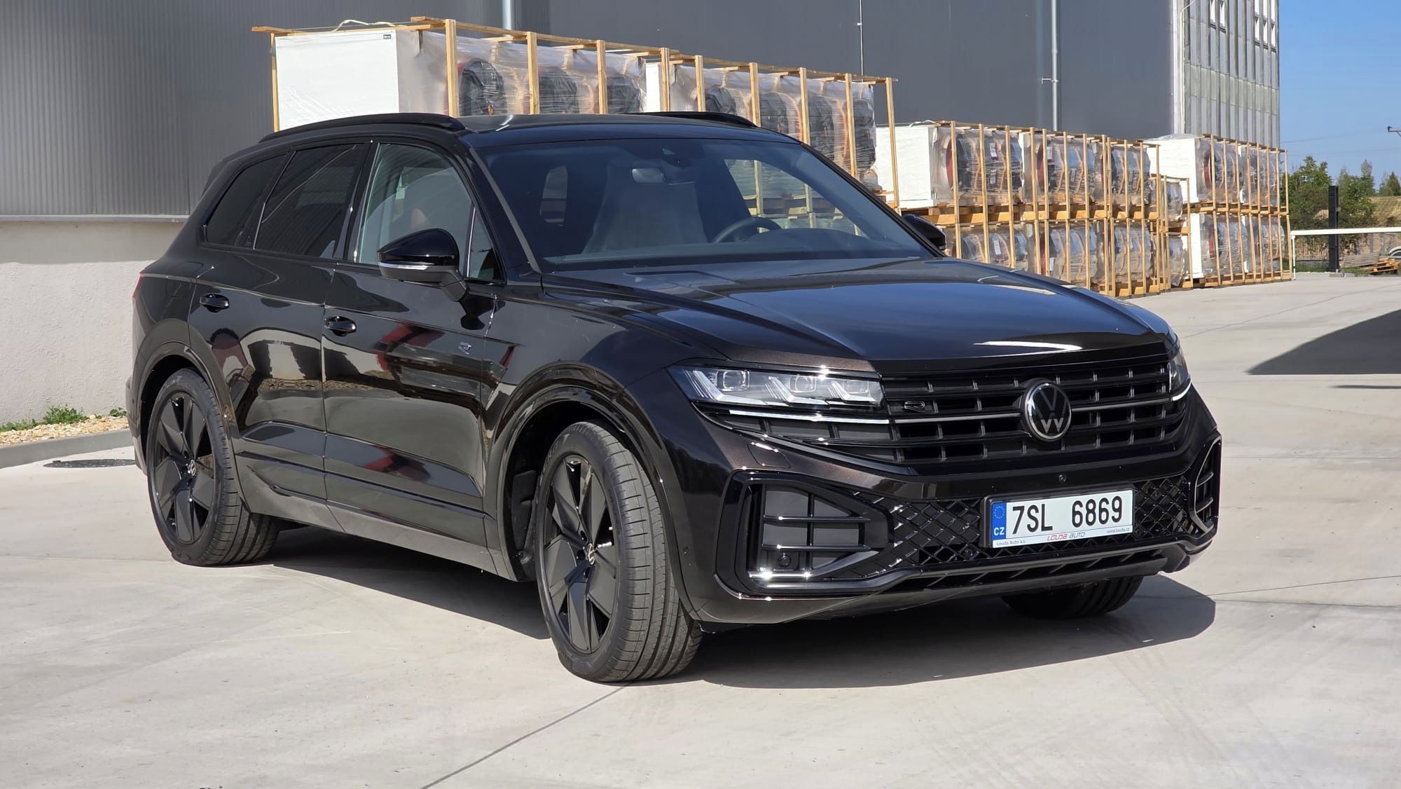 Volkswagen Touareg, R-line Final Edition 210kW - fotka 2