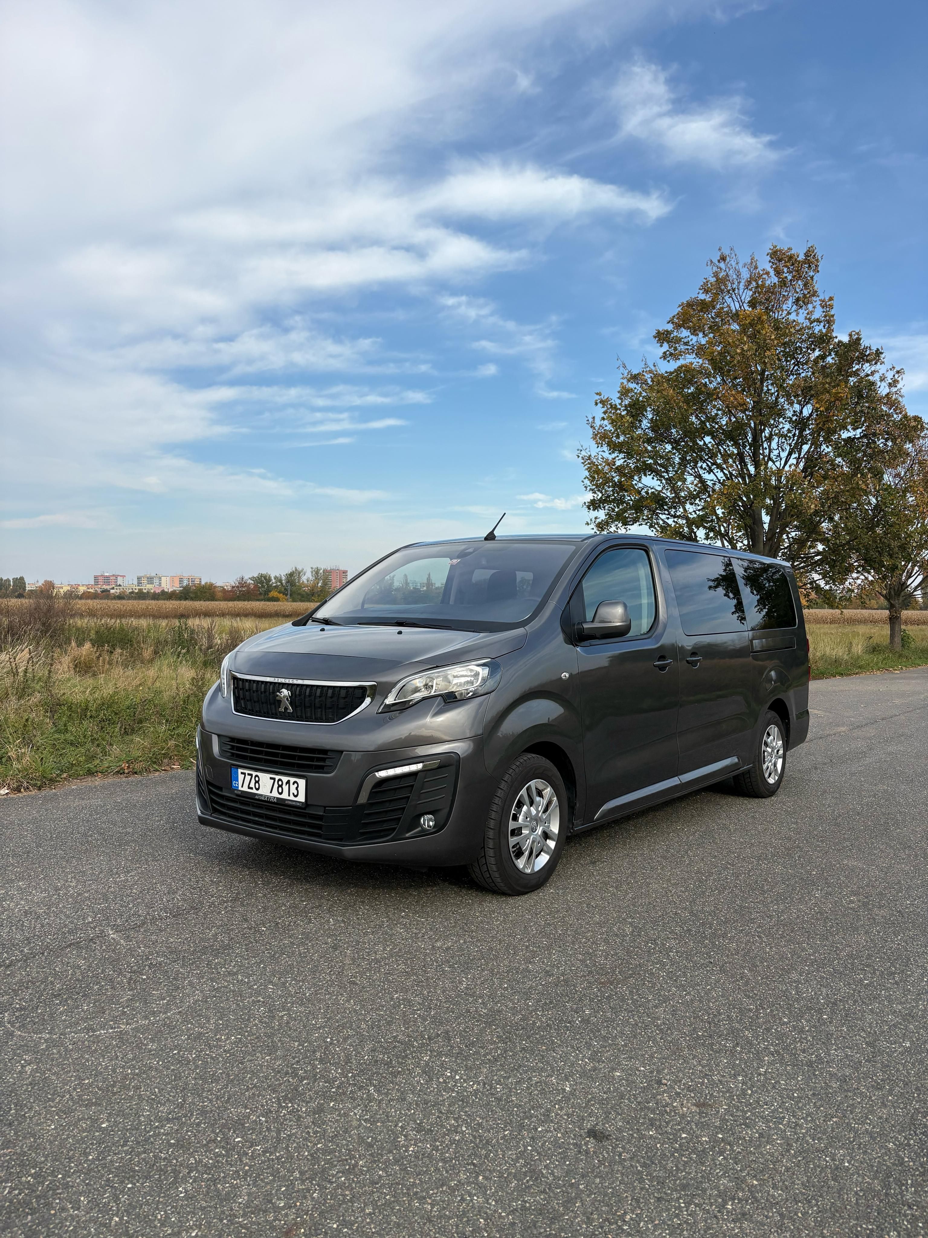 Peugeot Traveller, 8 míst/navigace/carplay/tažné - fotka 4
