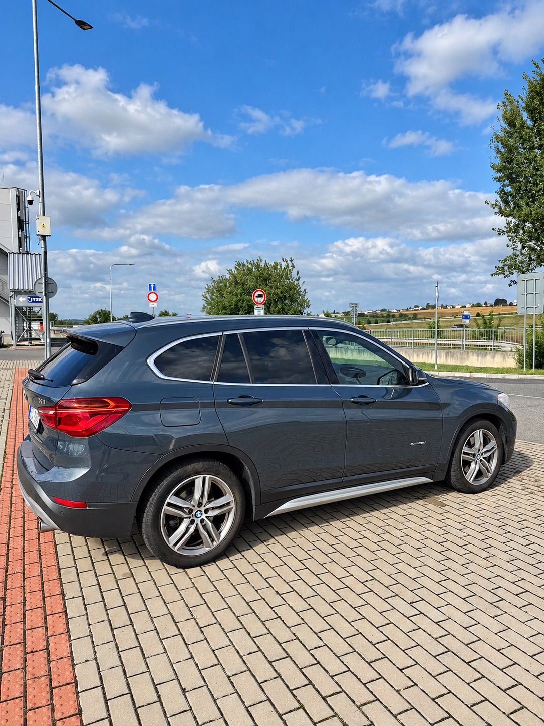 BMW X1, 25i xdrive pouze18000 km - fotka 3
