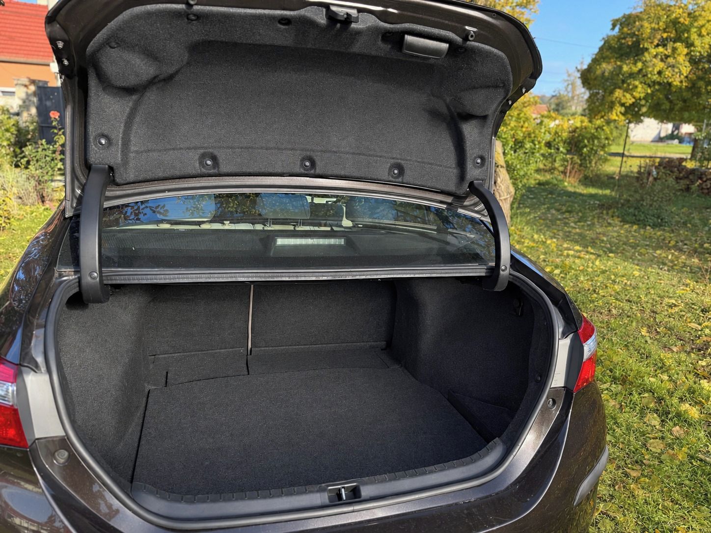 Toyota Corolla, 1.6 Valvematic nehavarovaná - fotka 5
