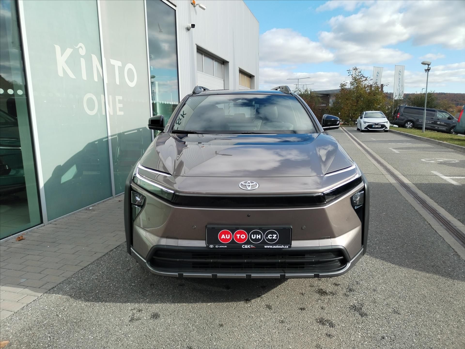Toyota bZ4X, BEV 74,7 kWh  AWD TOURING EXEC - fotka 2