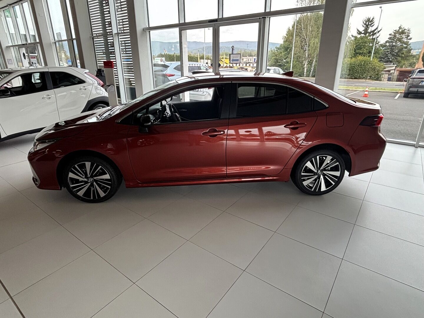 Toyota Corolla, 1,8 HEV Style SD - fotka 4
