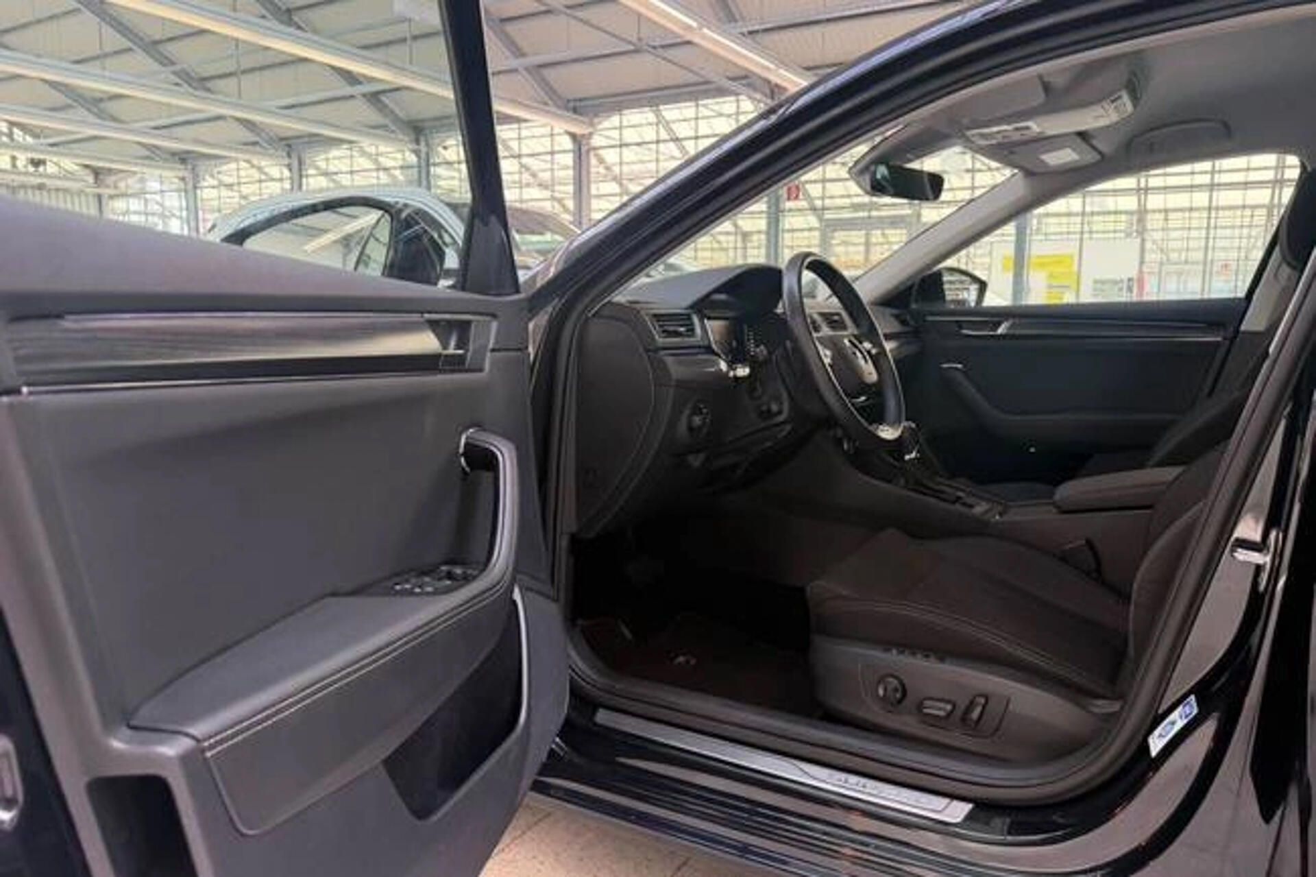 Škoda Superb, 2.0TSI Style Matrix ACC Paměť - fotka 6