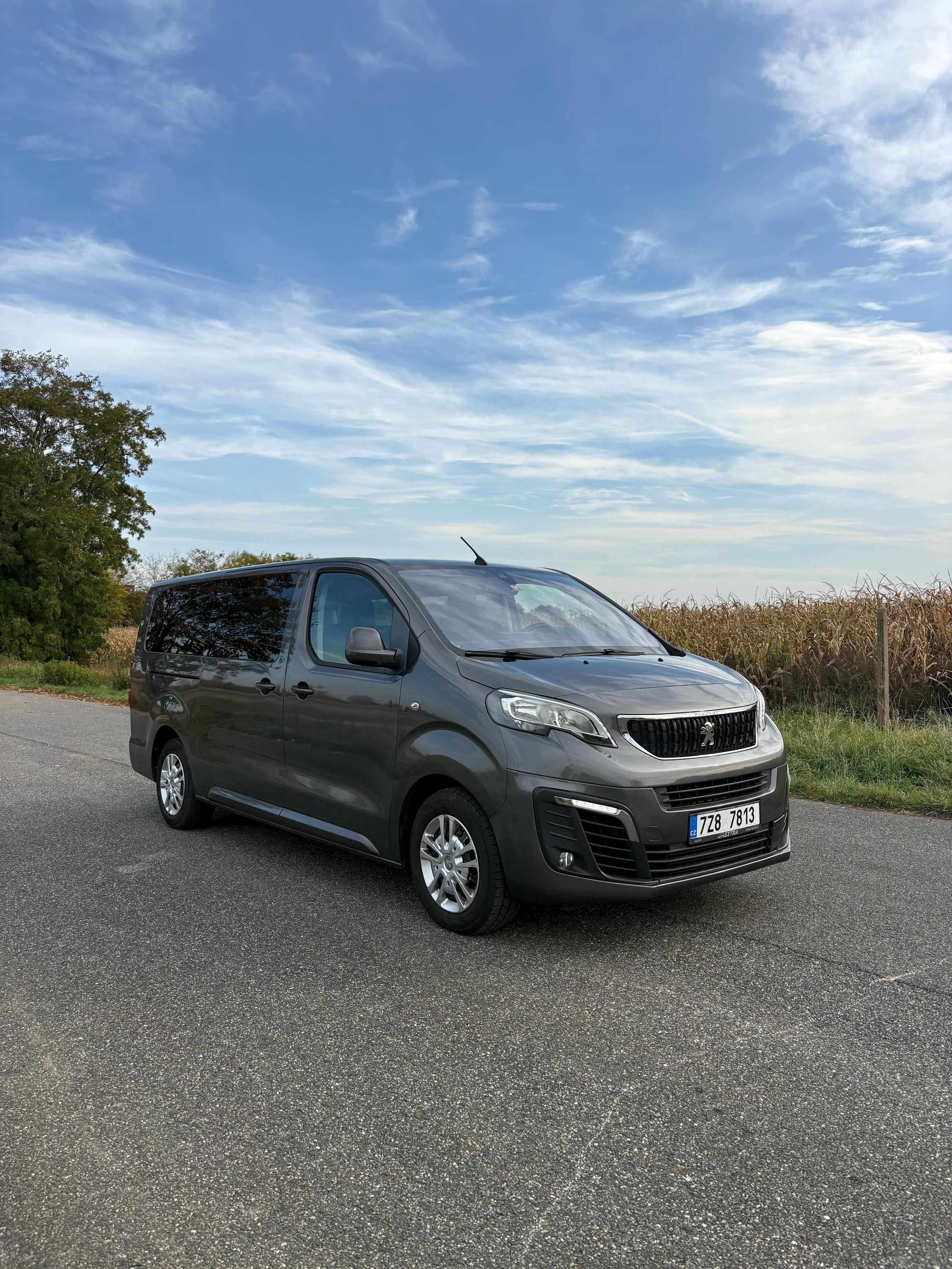 Peugeot Traveller, 8 míst/navigace/carplay/tažné - fotka 3