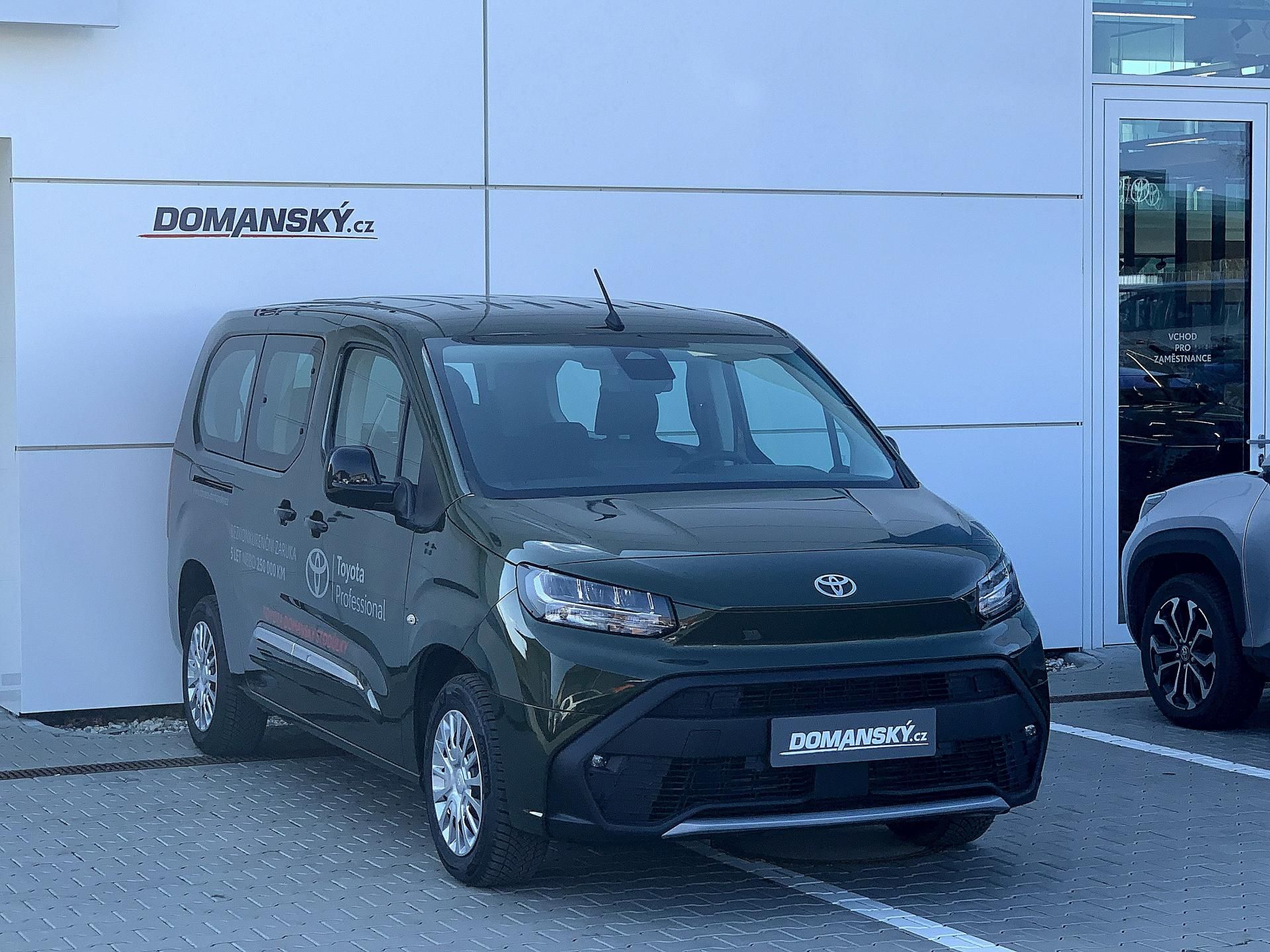 Toyota Proace City Verso, LONG BUSINESS 1,5D 130k AT - fotka 2