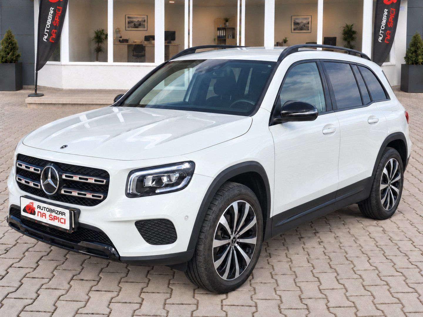 Mercedes-Benz GLB, GLB 200 120kW AUT -TAŽ.Z.-DPH - fotka 4